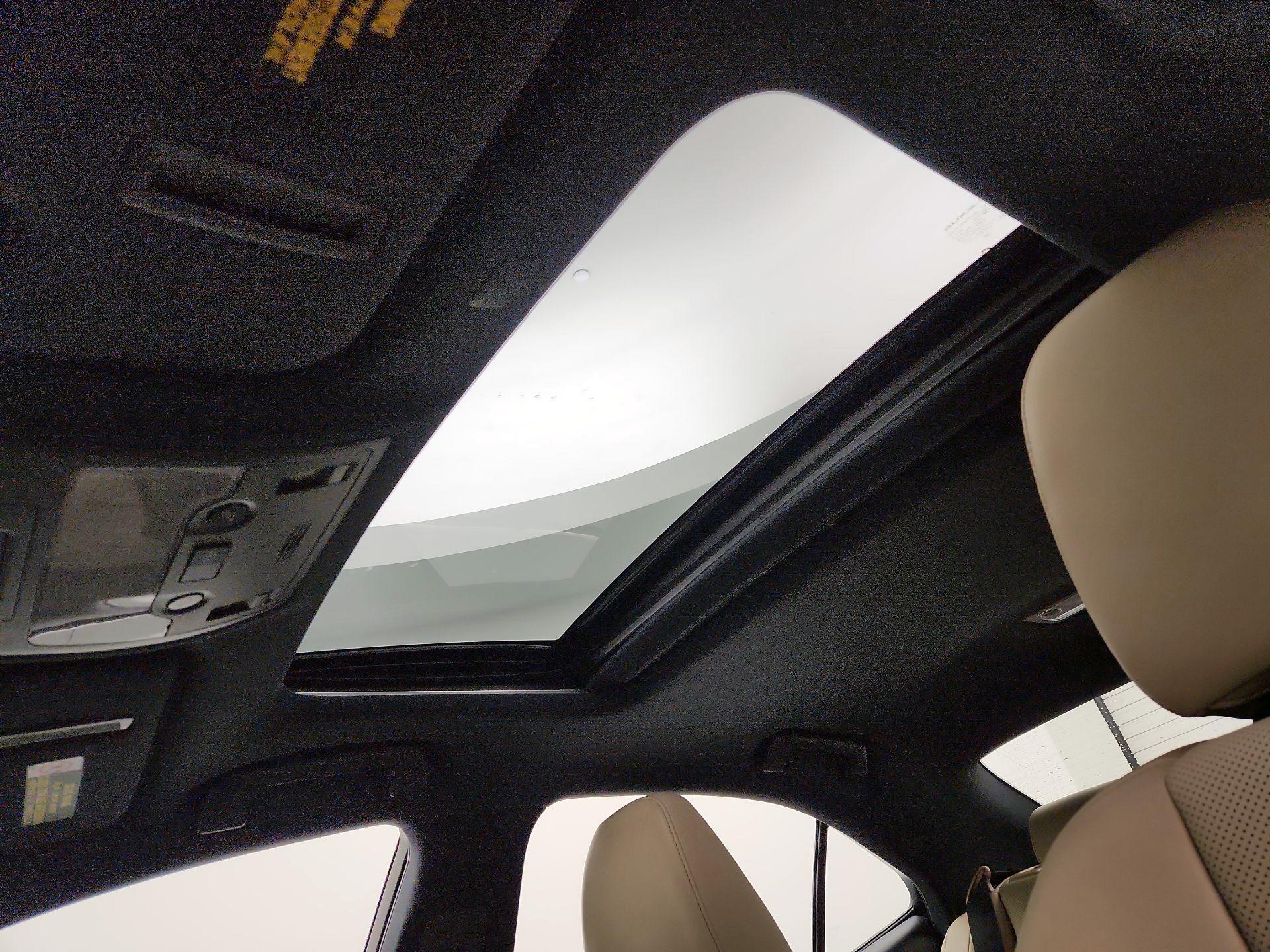 Thumbnail: 2020 Lexus IS - 19