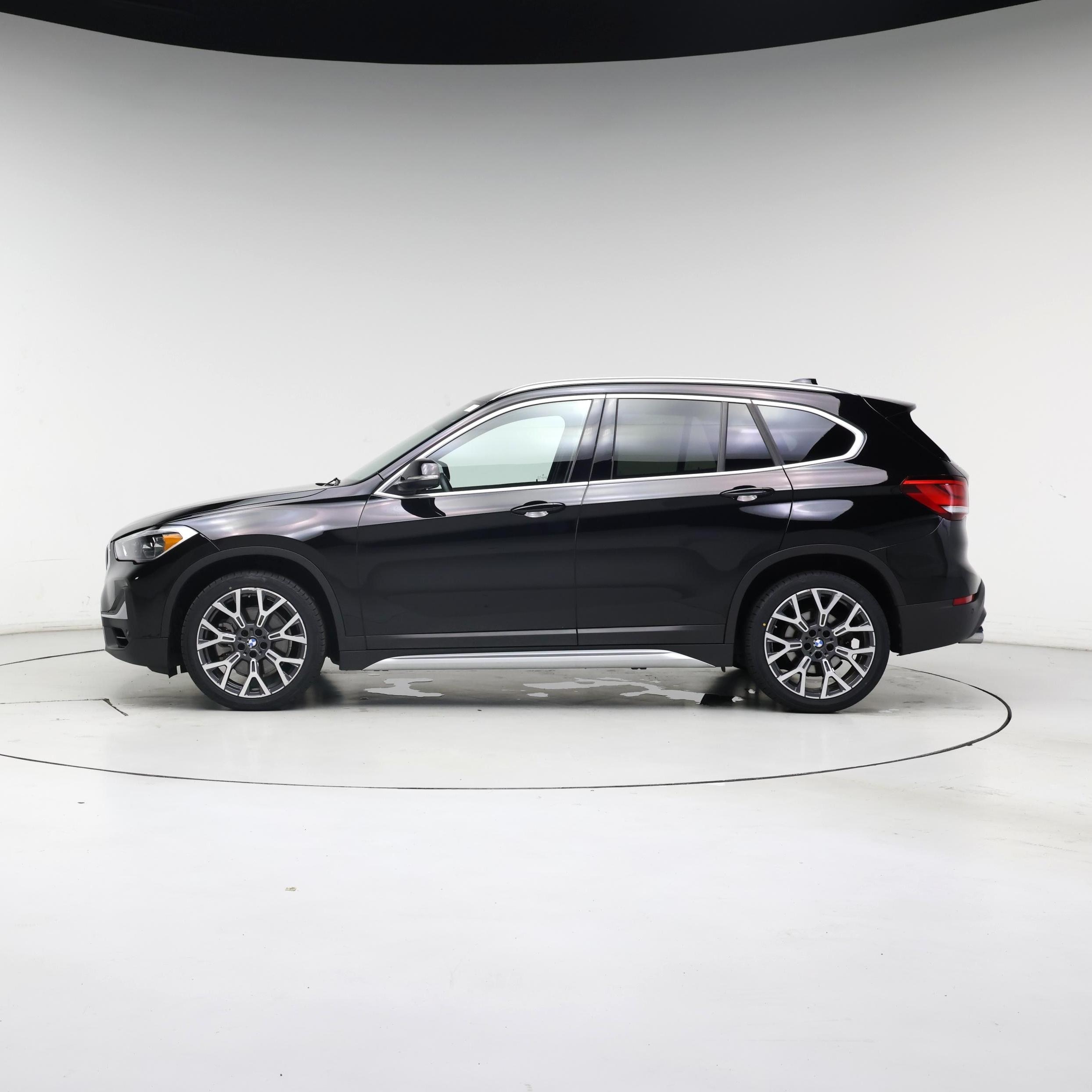 Thumbnail: 2021 BMW X1 - 3