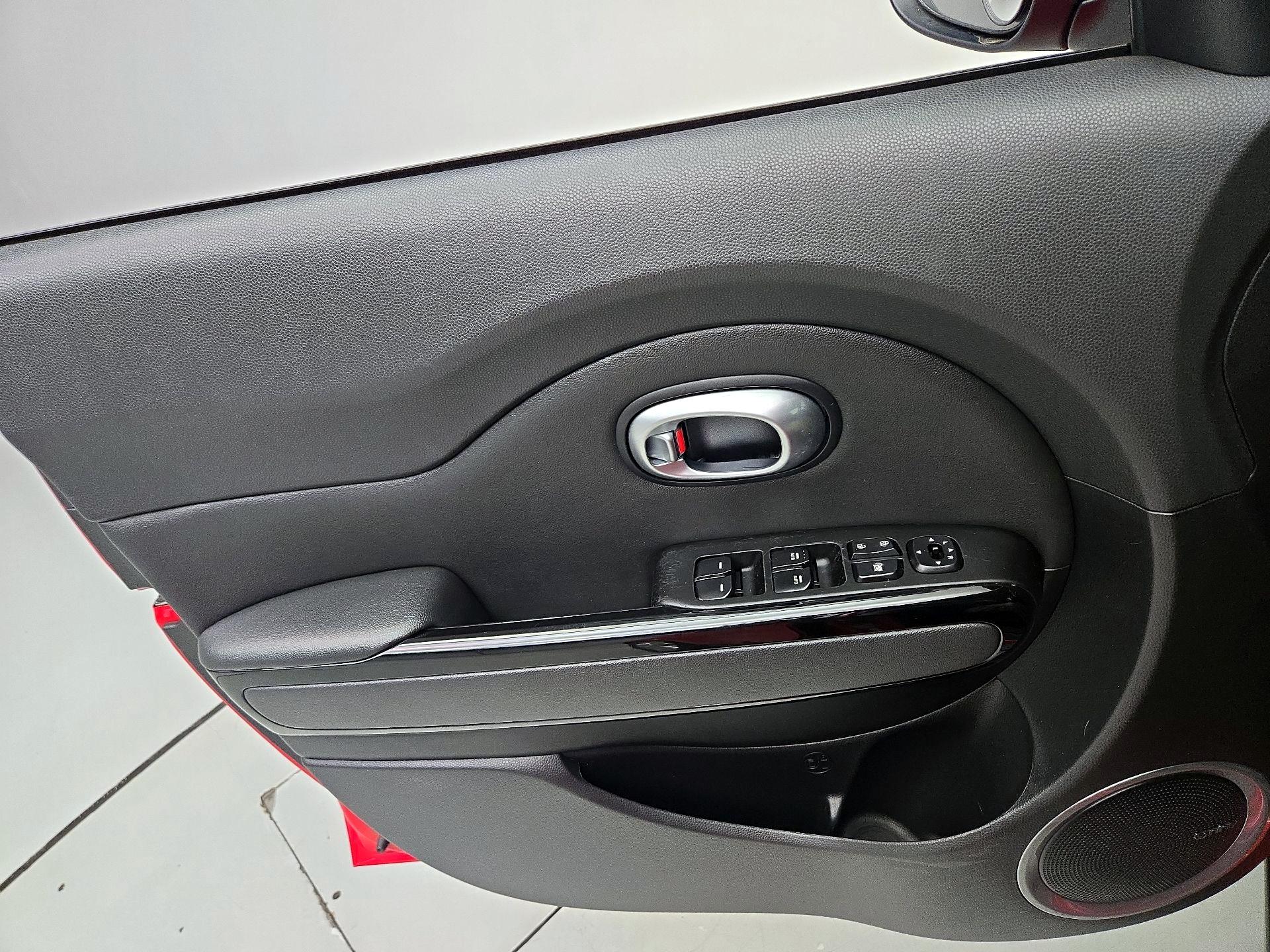 Thumbnail: 2015 Kia Soul - 12