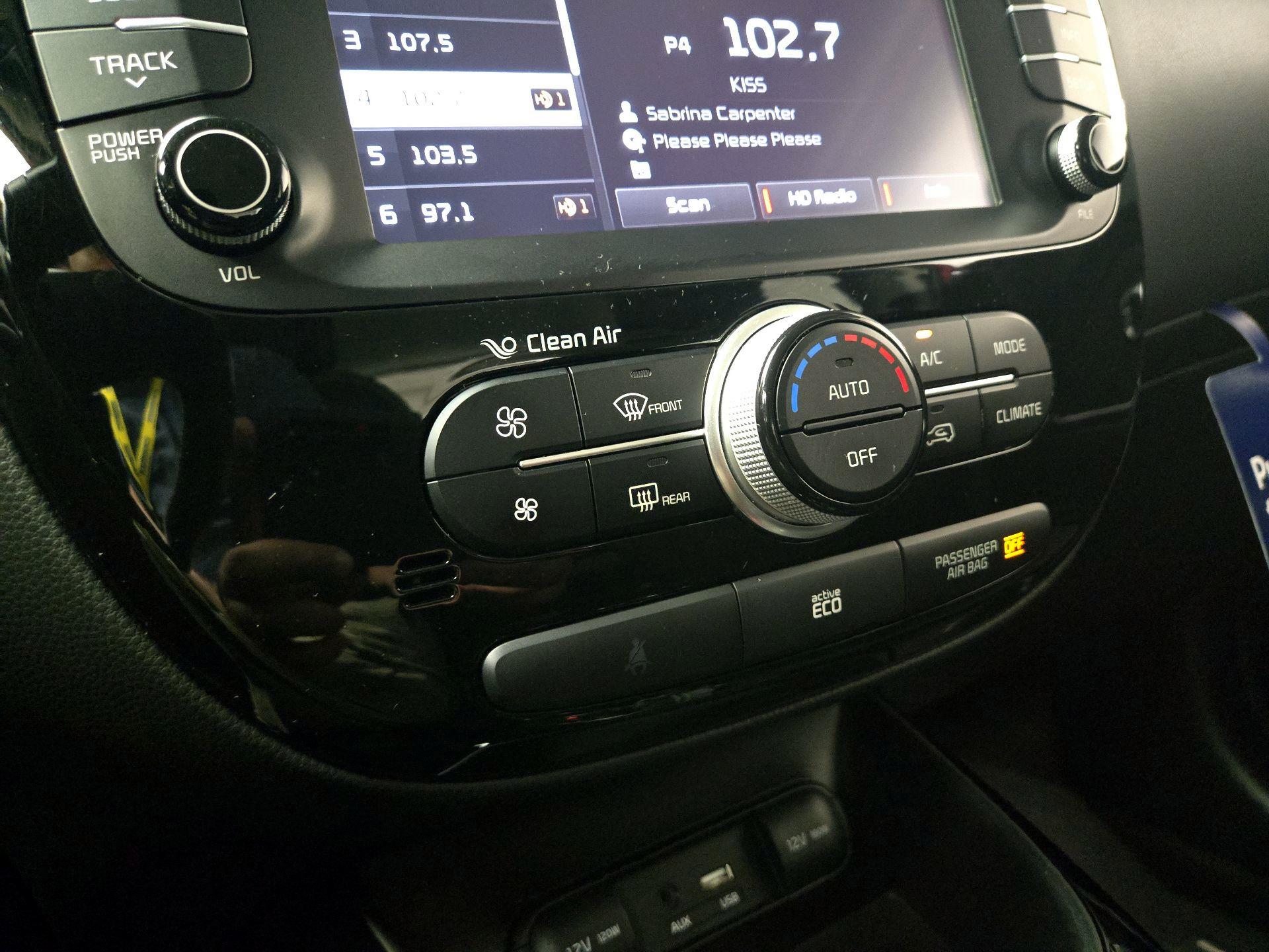 Thumbnail: 2015 Kia Soul - 17
