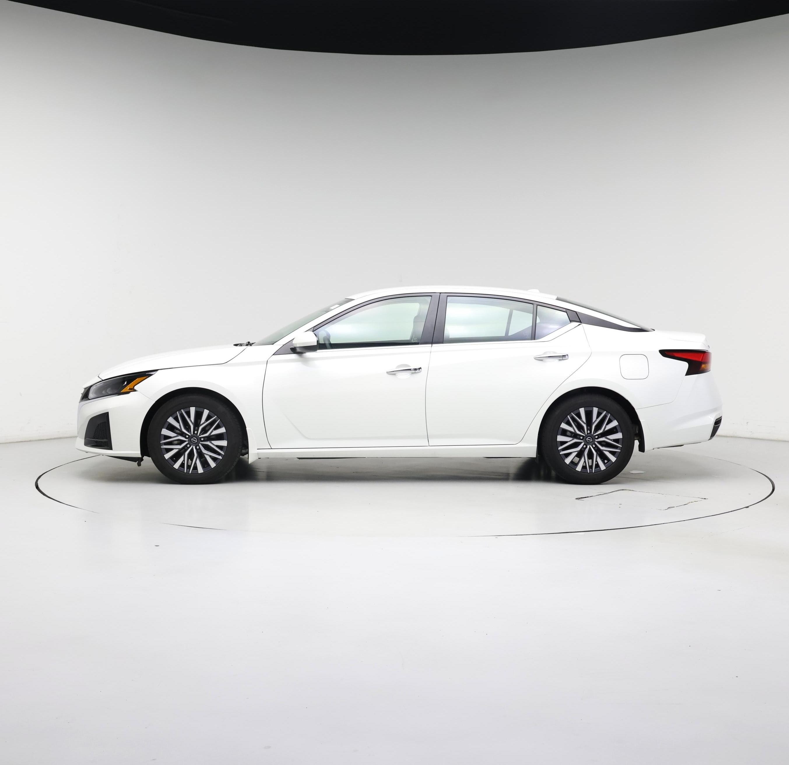 Thumbnail: 2023 Nissan Altima - 3