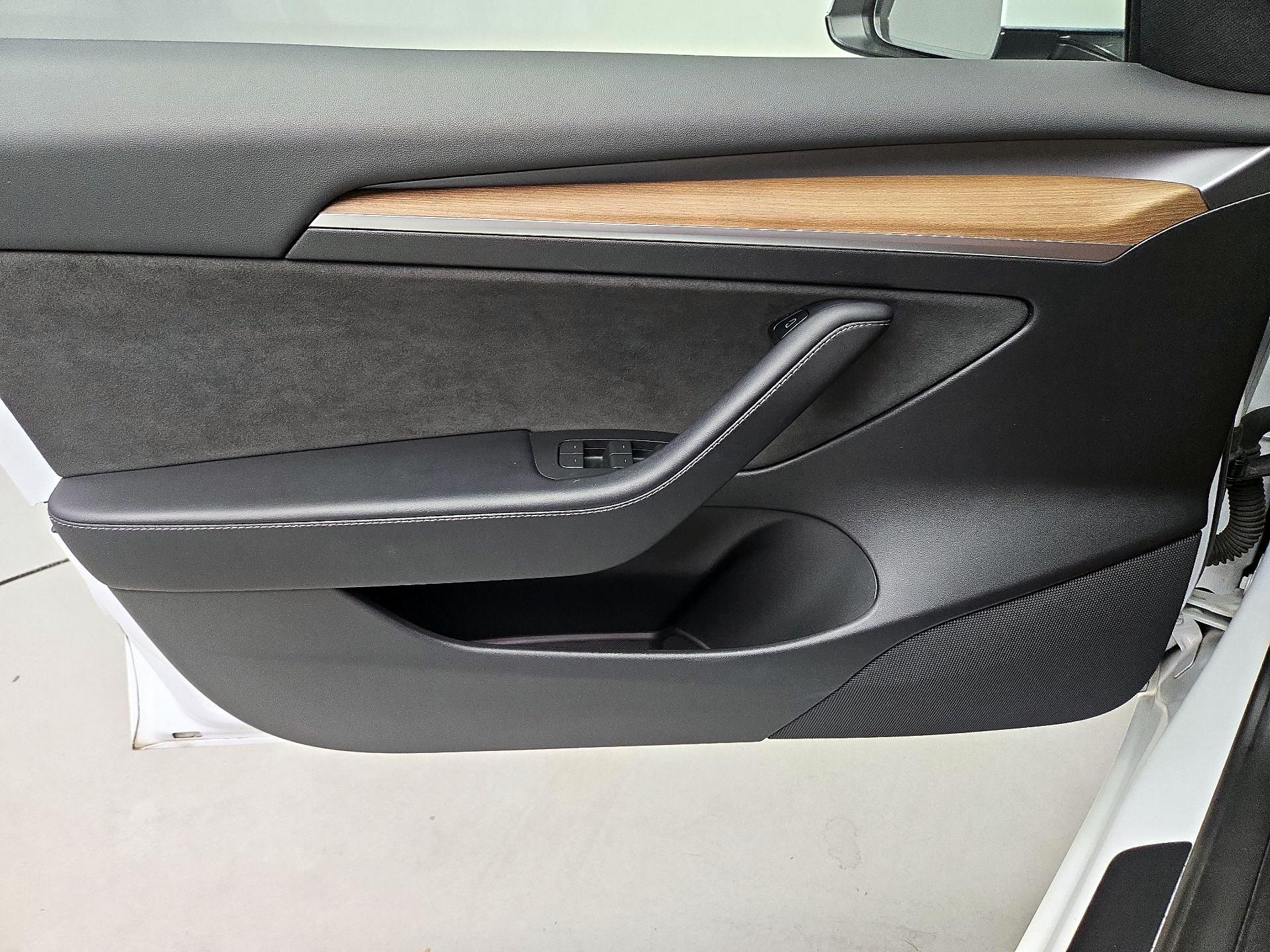 Thumbnail: 2022 Tesla Model 3 - 12