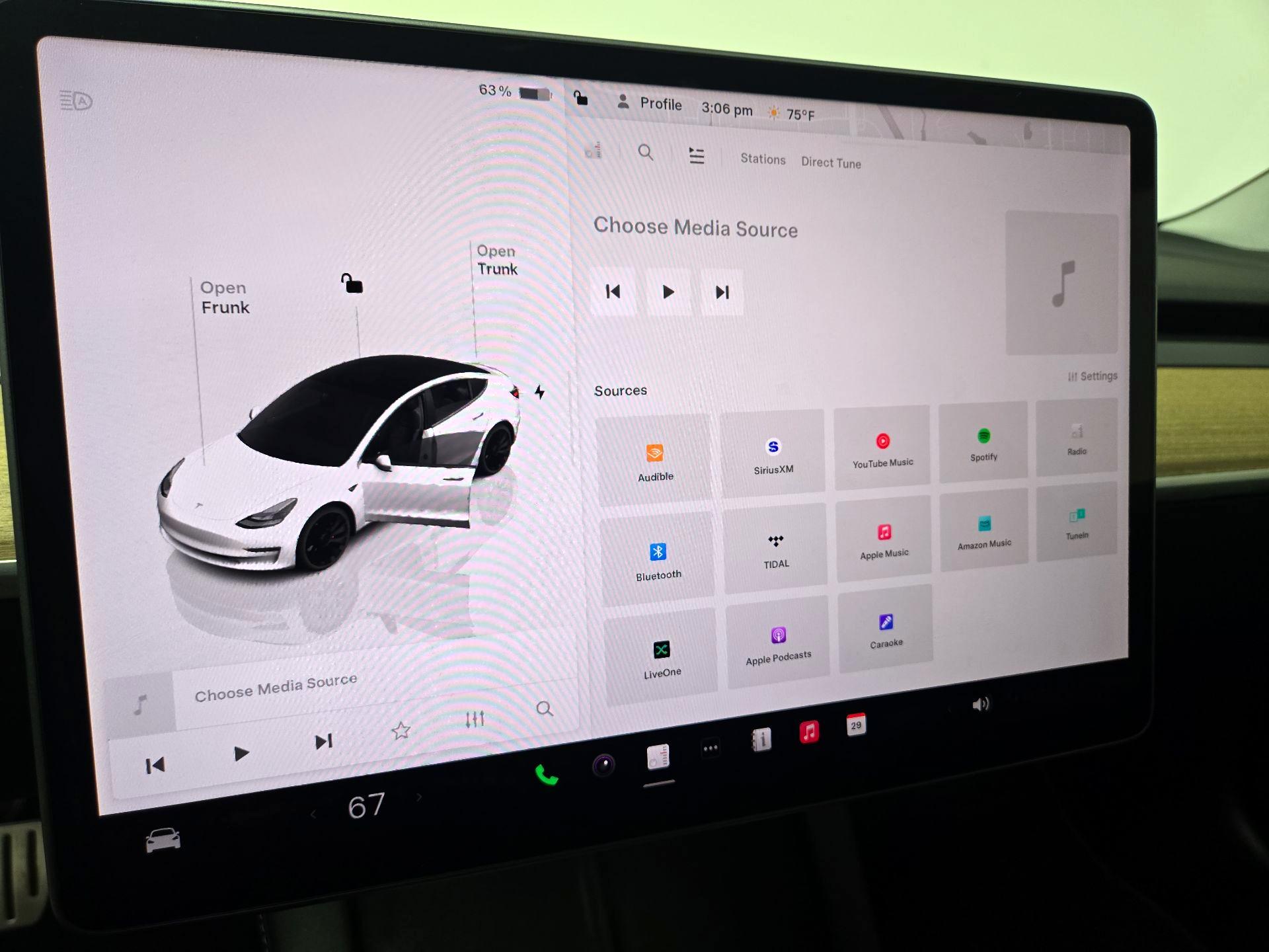 Thumbnail: 2022 Tesla Model 3 - 15