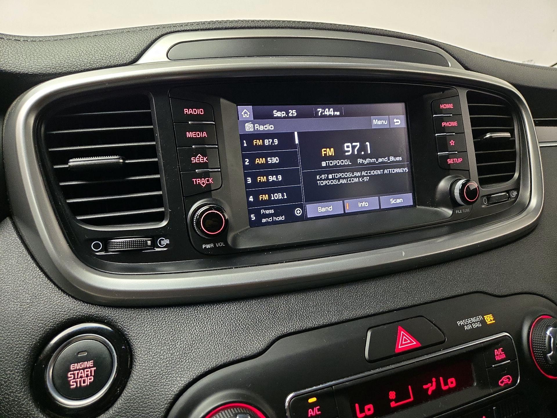 Thumbnail: 2020 Kia Sorento - 15
