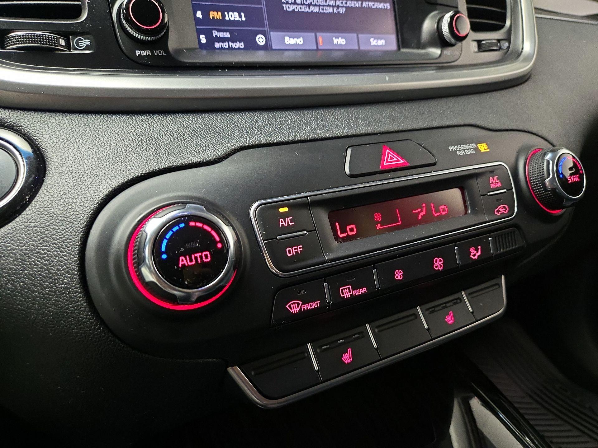 Thumbnail: 2020 Kia Sorento - 16