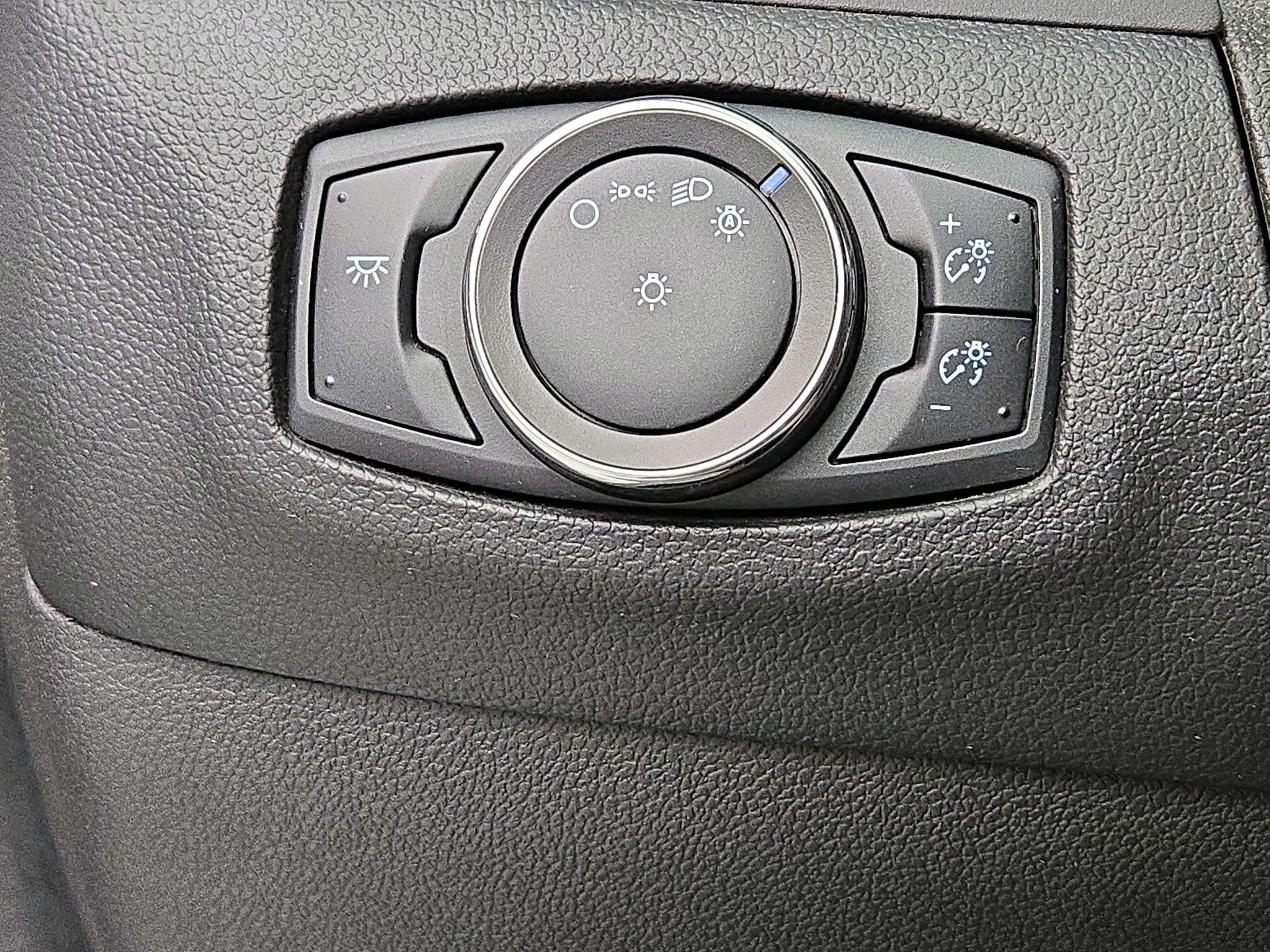 Thumbnail: 2014 Ford Edge - 13