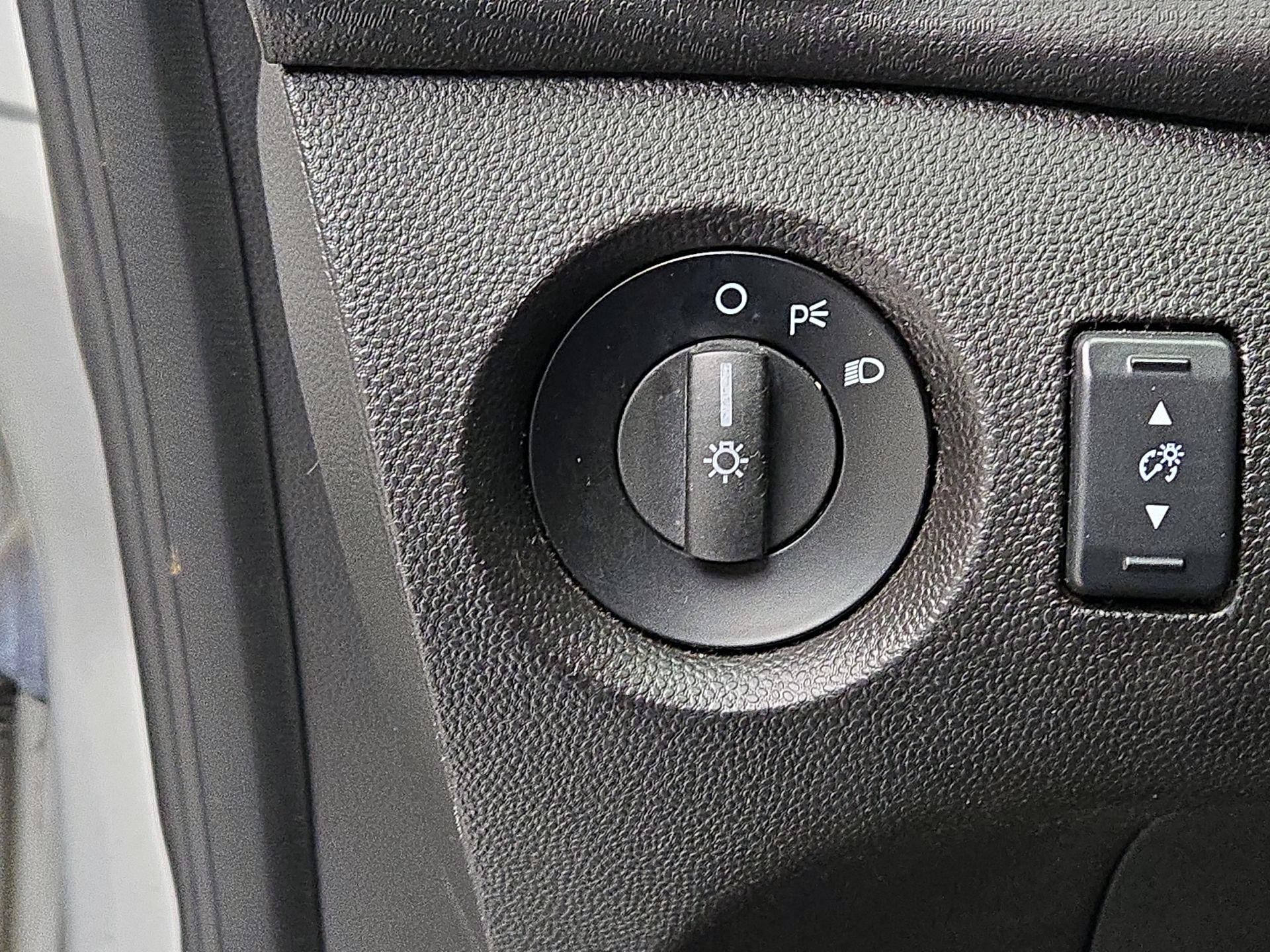 Thumbnail: 2016 Ford Fiesta - 13