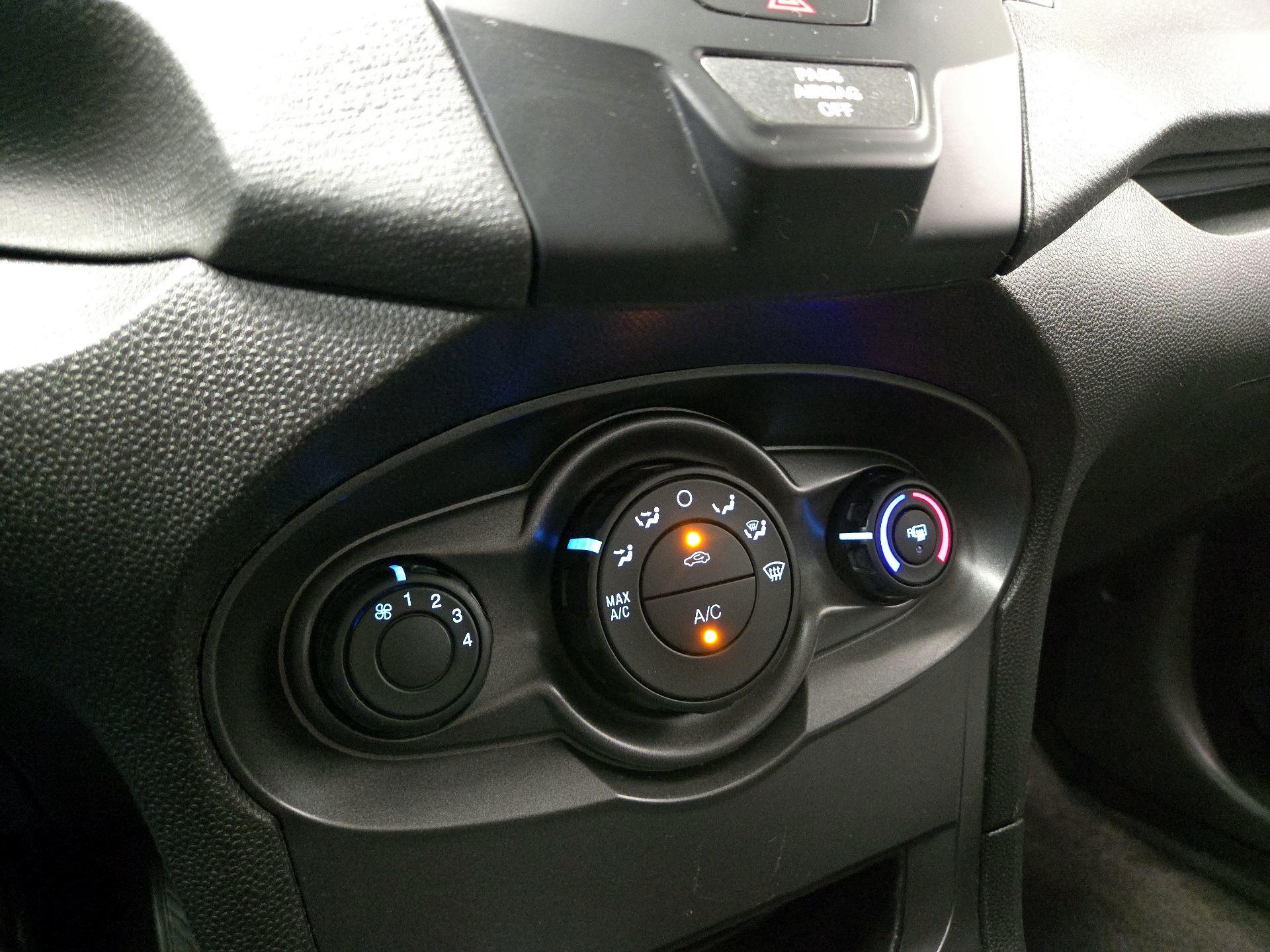 Thumbnail: 2016 Ford Fiesta - 15