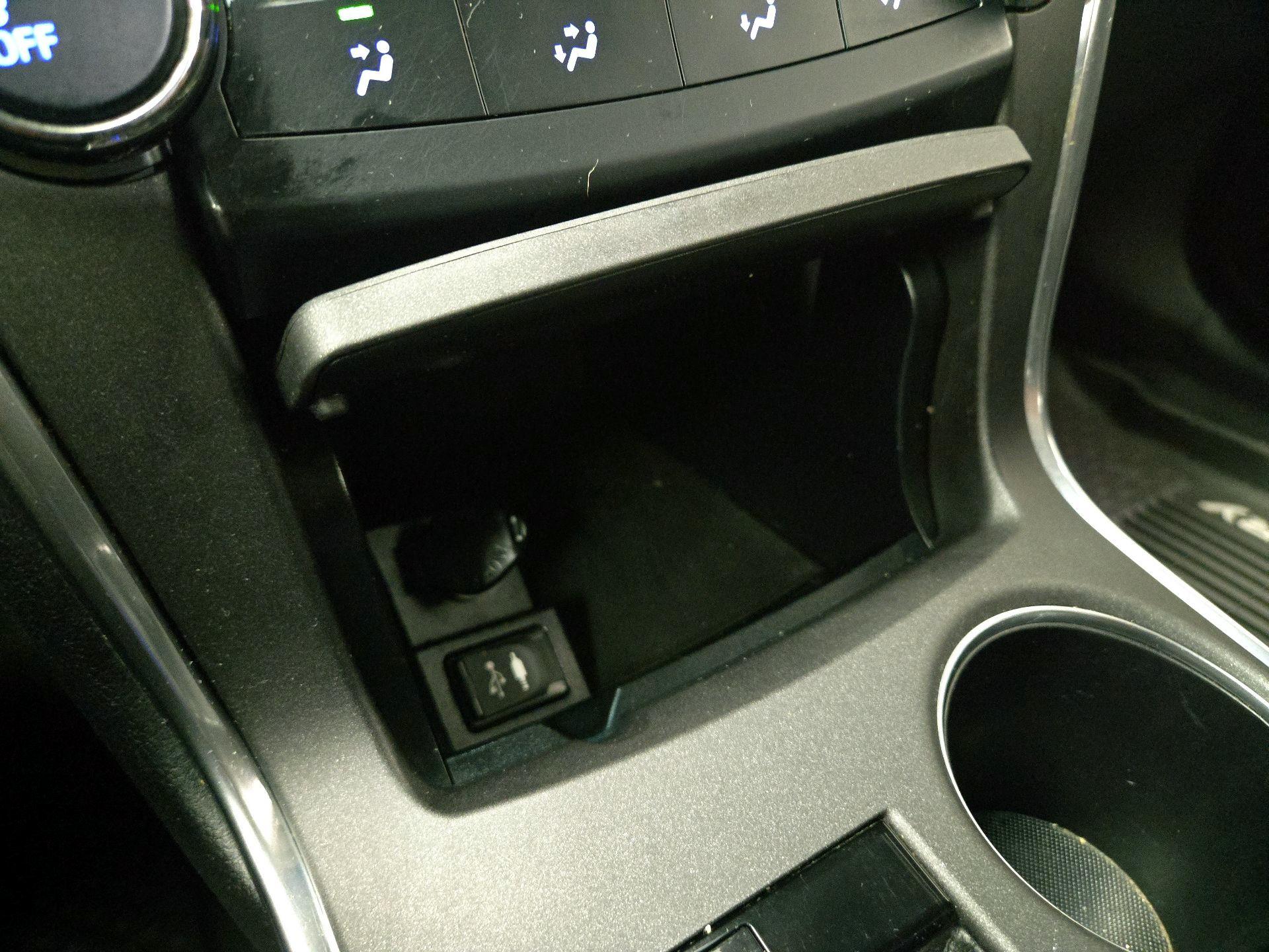 Thumbnail: 2016 Toyota Camry - 18