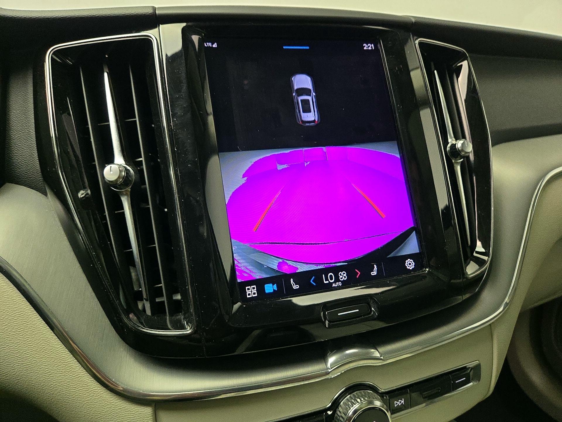 Thumbnail: 2022 Volvo XC60 - 14