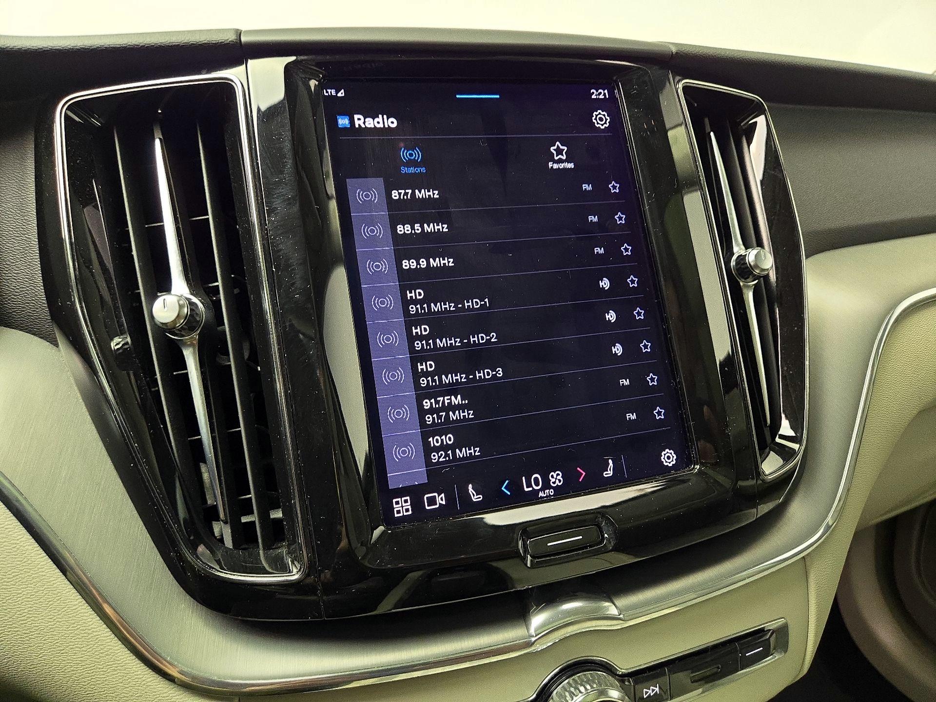 Thumbnail: 2022 Volvo XC60 - 15
