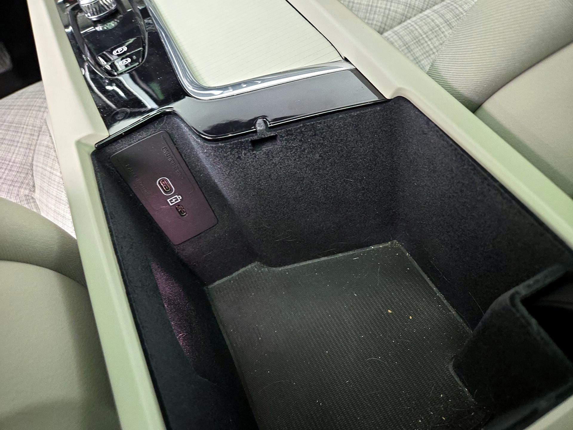 Thumbnail: 2022 Volvo XC60 - 18