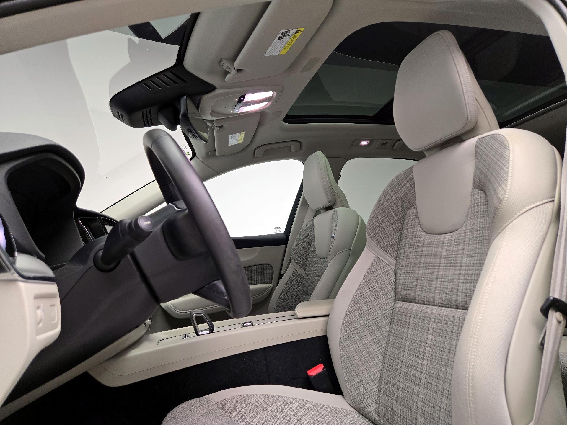 Thumbnail: 2022 Volvo XC60 - 19