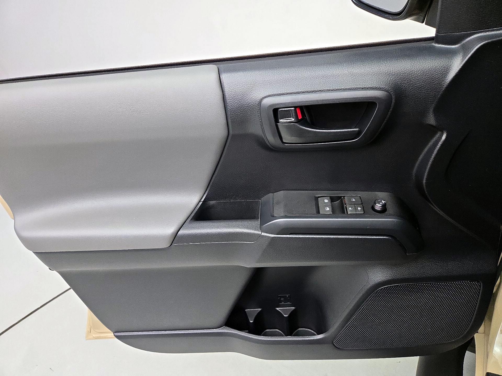 Thumbnail: 2019 Toyota Tacoma - 12