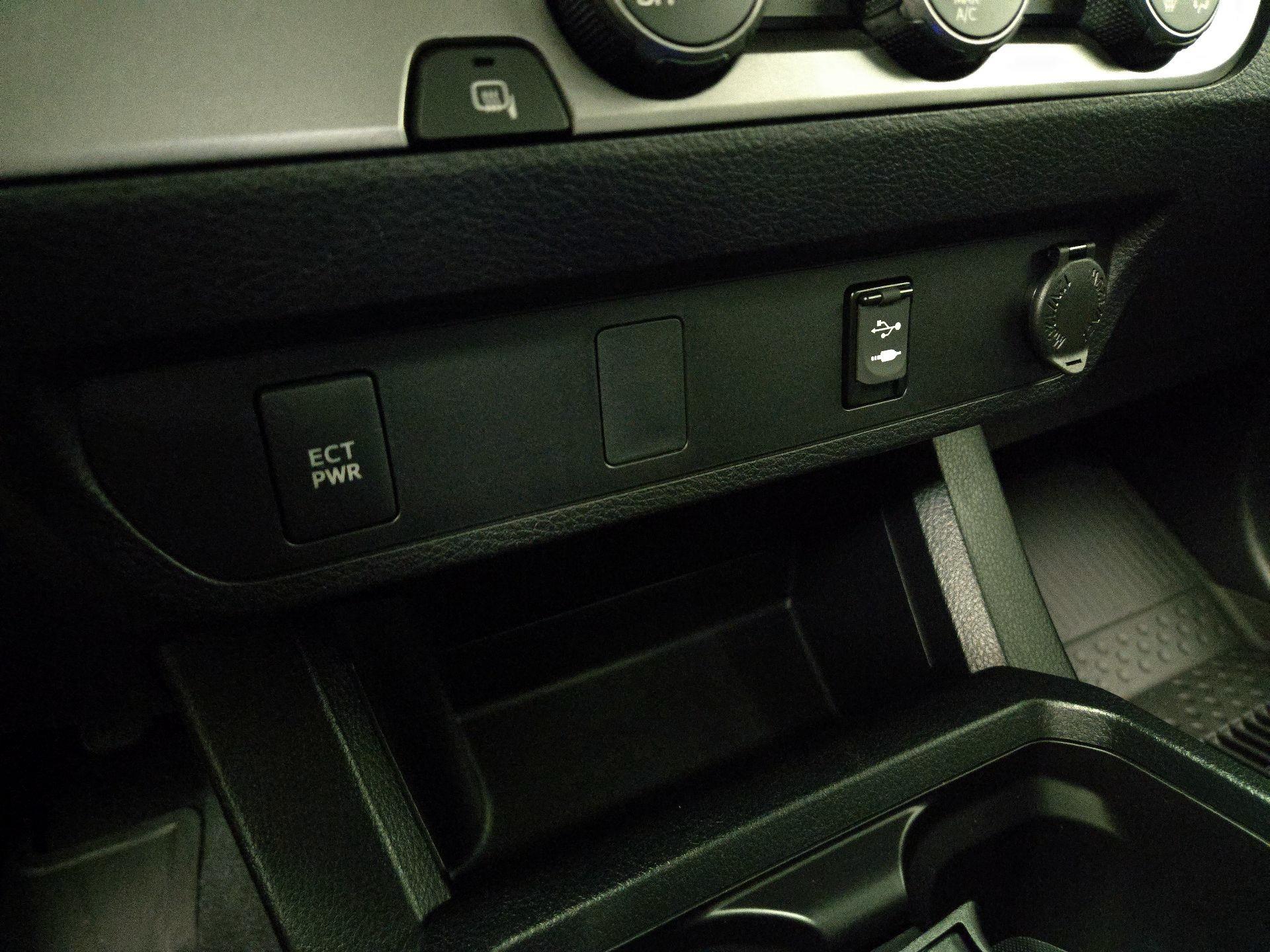 Thumbnail: 2019 Toyota Tacoma - 18