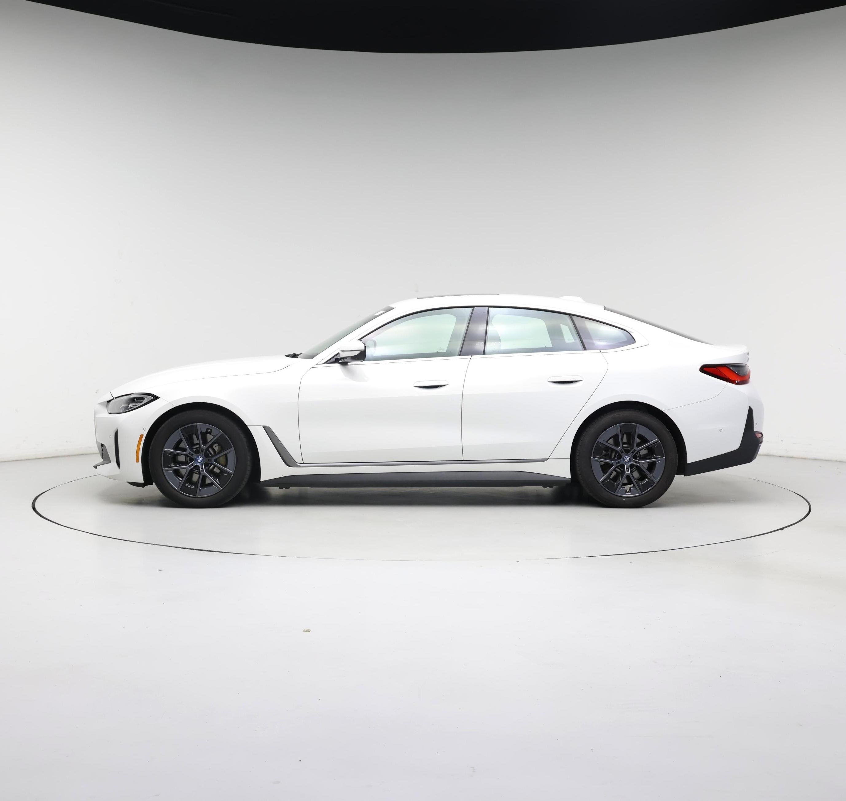 Thumbnail: 2023 BMW i4 - 3