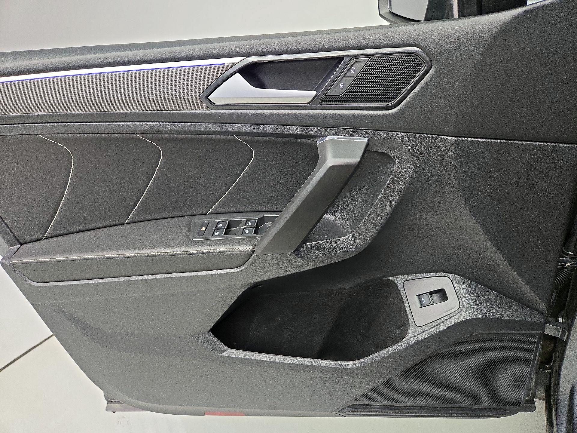 Thumbnail: 2022 Volkswagen Tiguan - 12