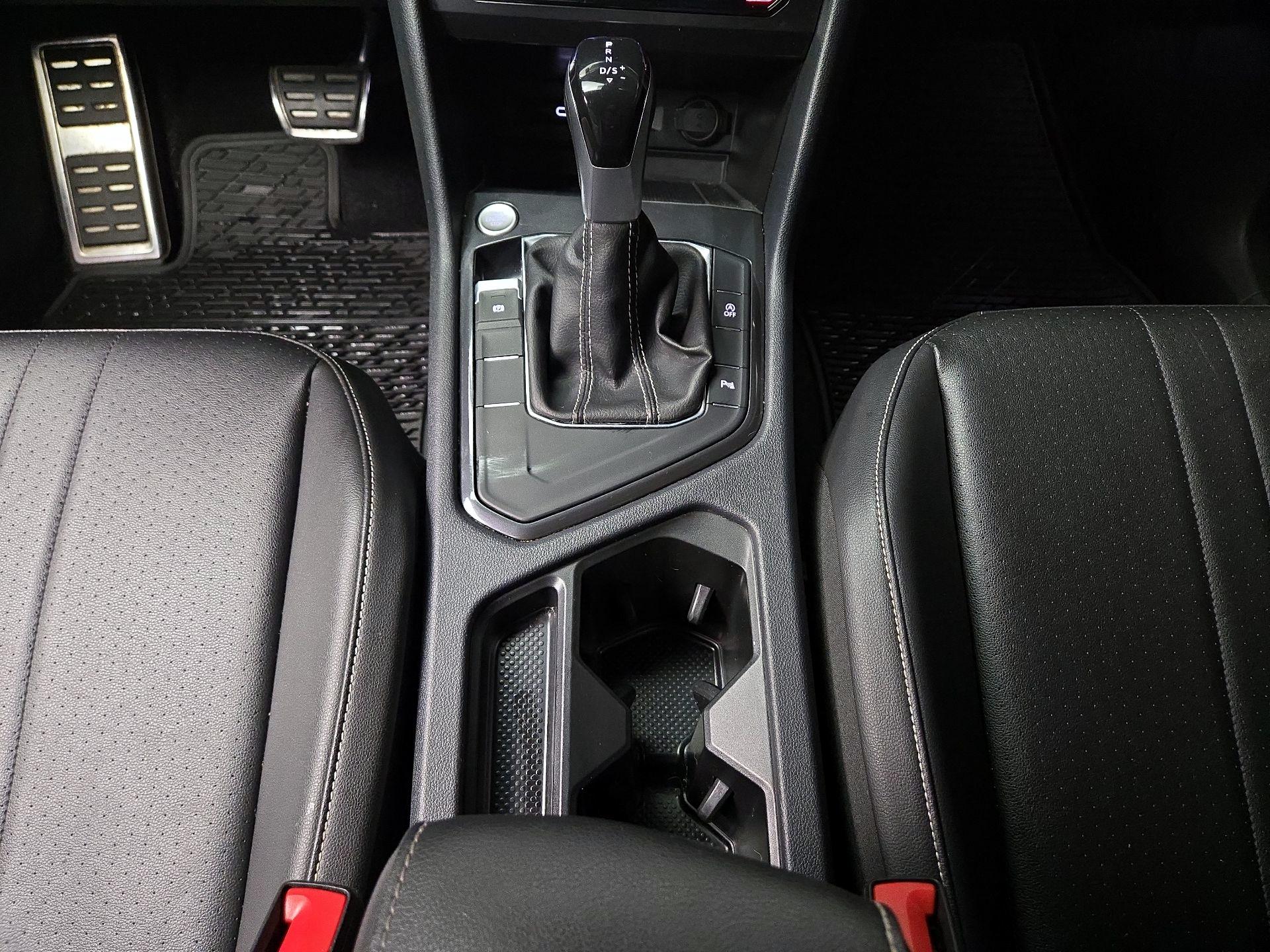 Thumbnail: 2022 Volkswagen Tiguan - 17