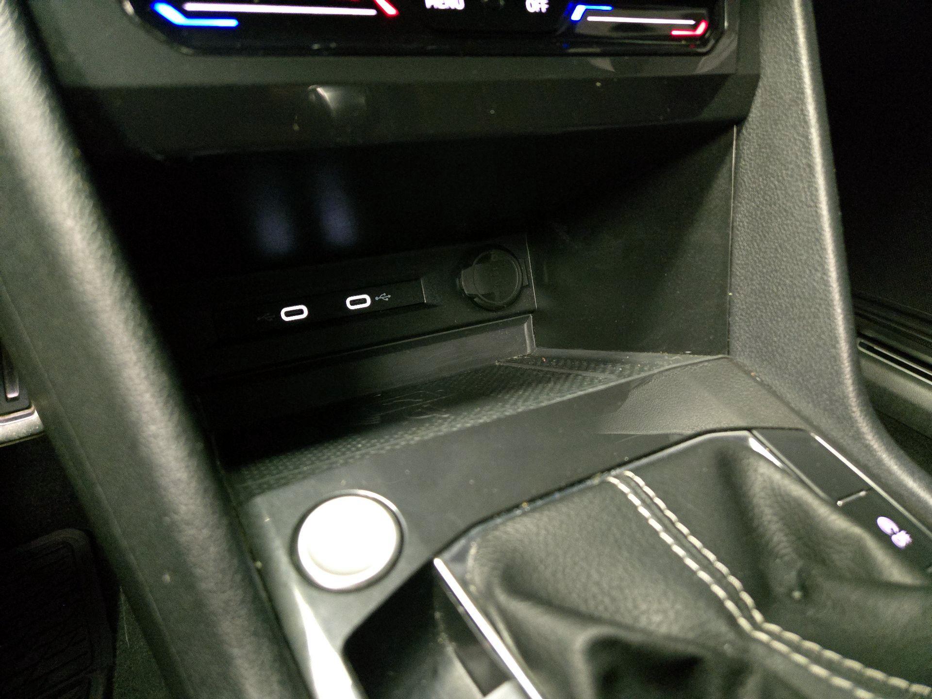 Thumbnail: 2022 Volkswagen Tiguan - 18