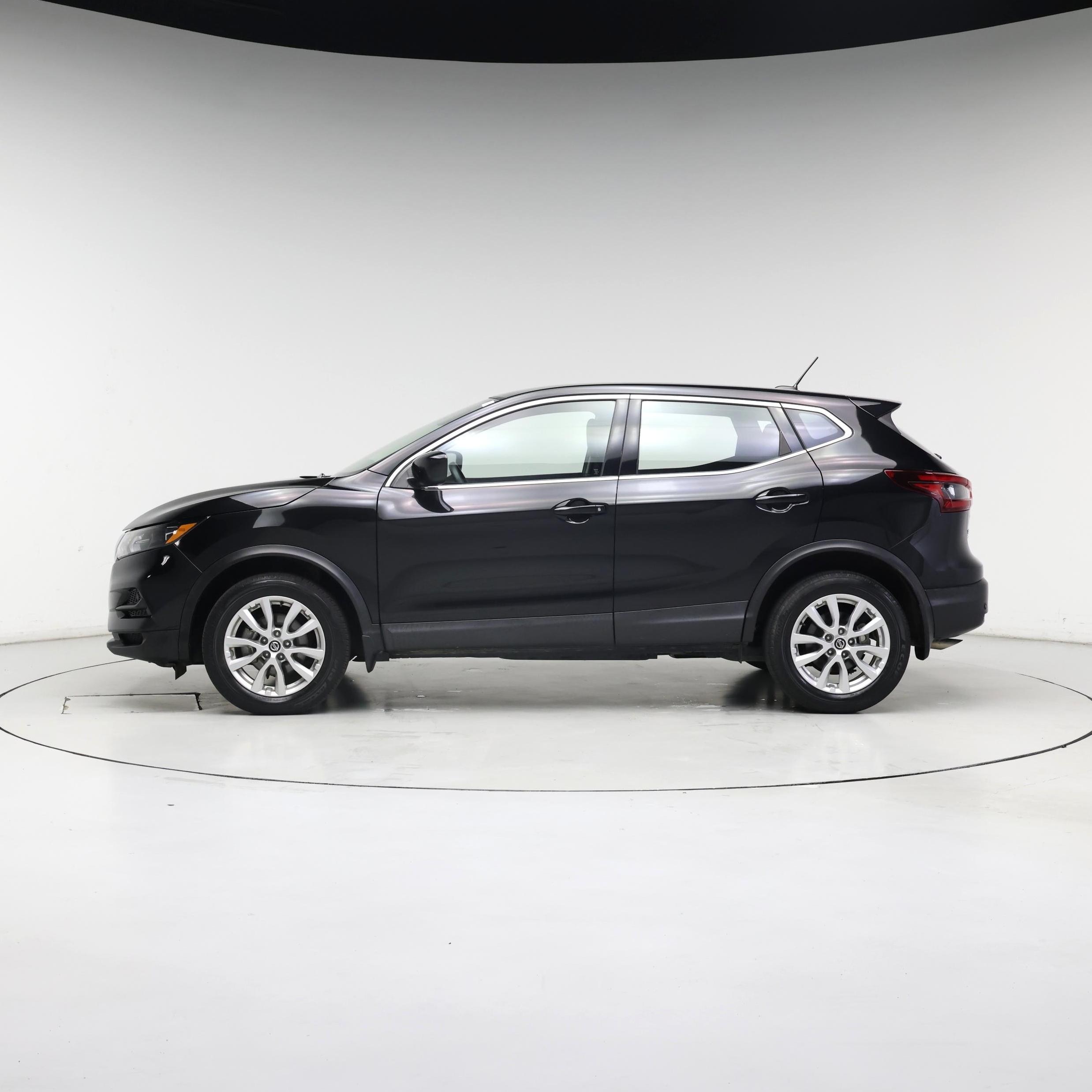 Thumbnail: 2022 Nissan Rogue Sport - 3