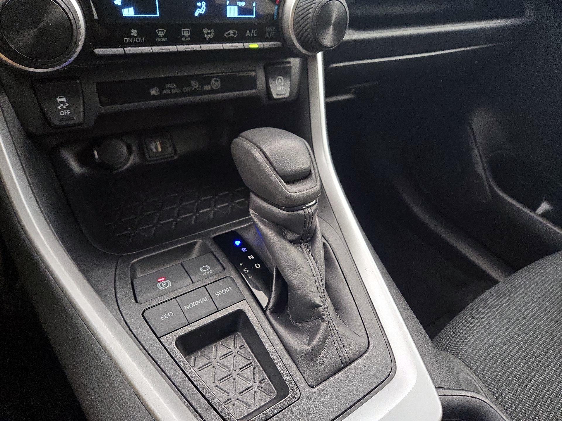 Thumbnail: 2024 Toyota RAV4 - 17