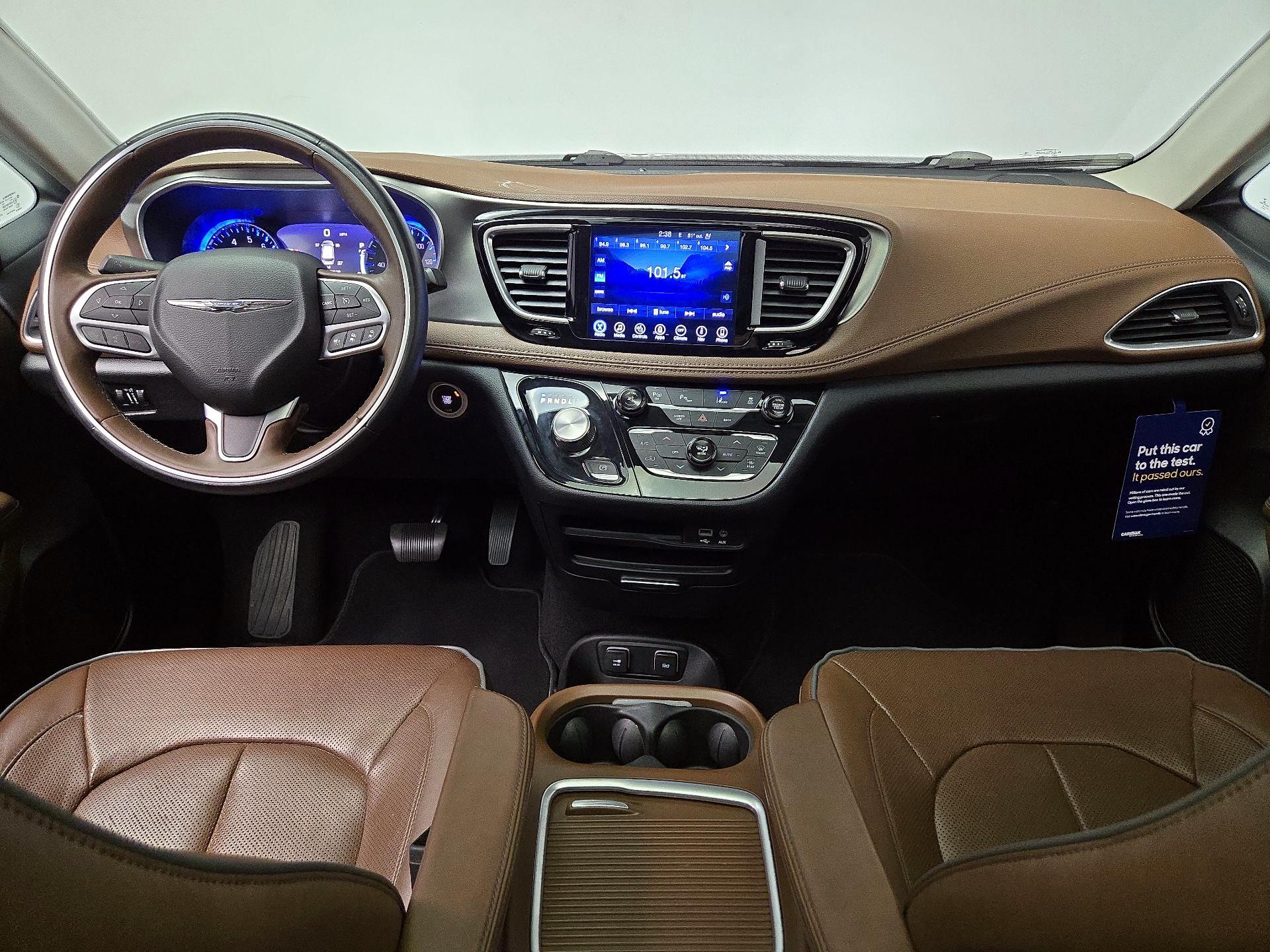 Thumbnail: 2017 Chrysler Pacifica - 9
