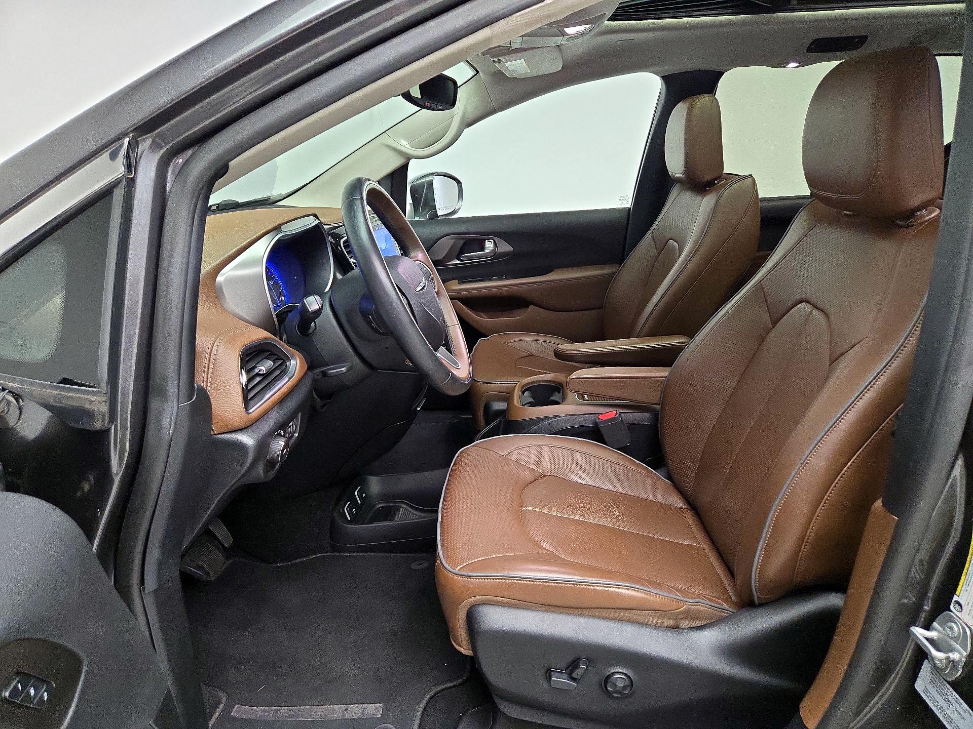 Thumbnail: 2017 Chrysler Pacifica - 11