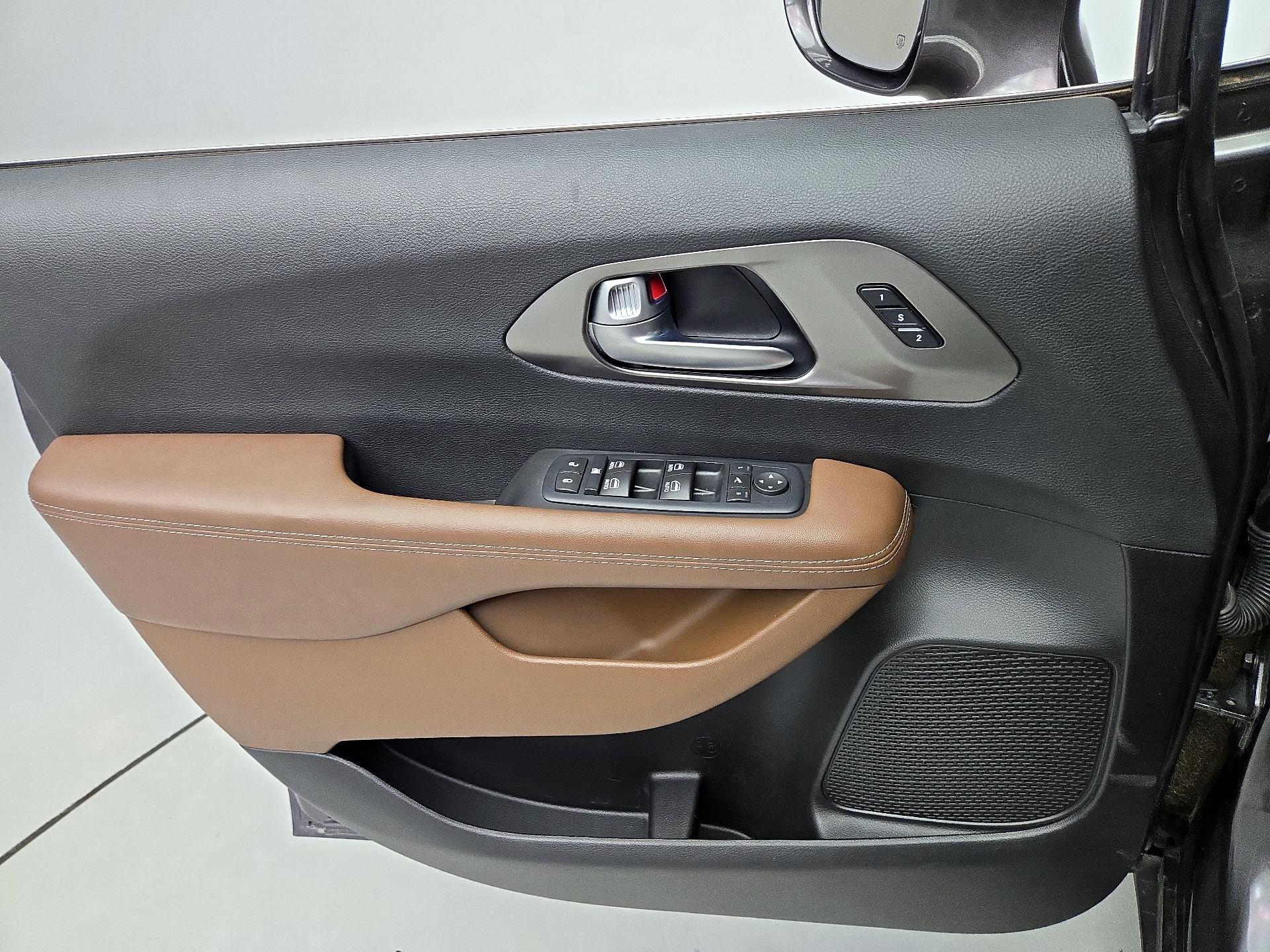 Thumbnail: 2017 Chrysler Pacifica - 12