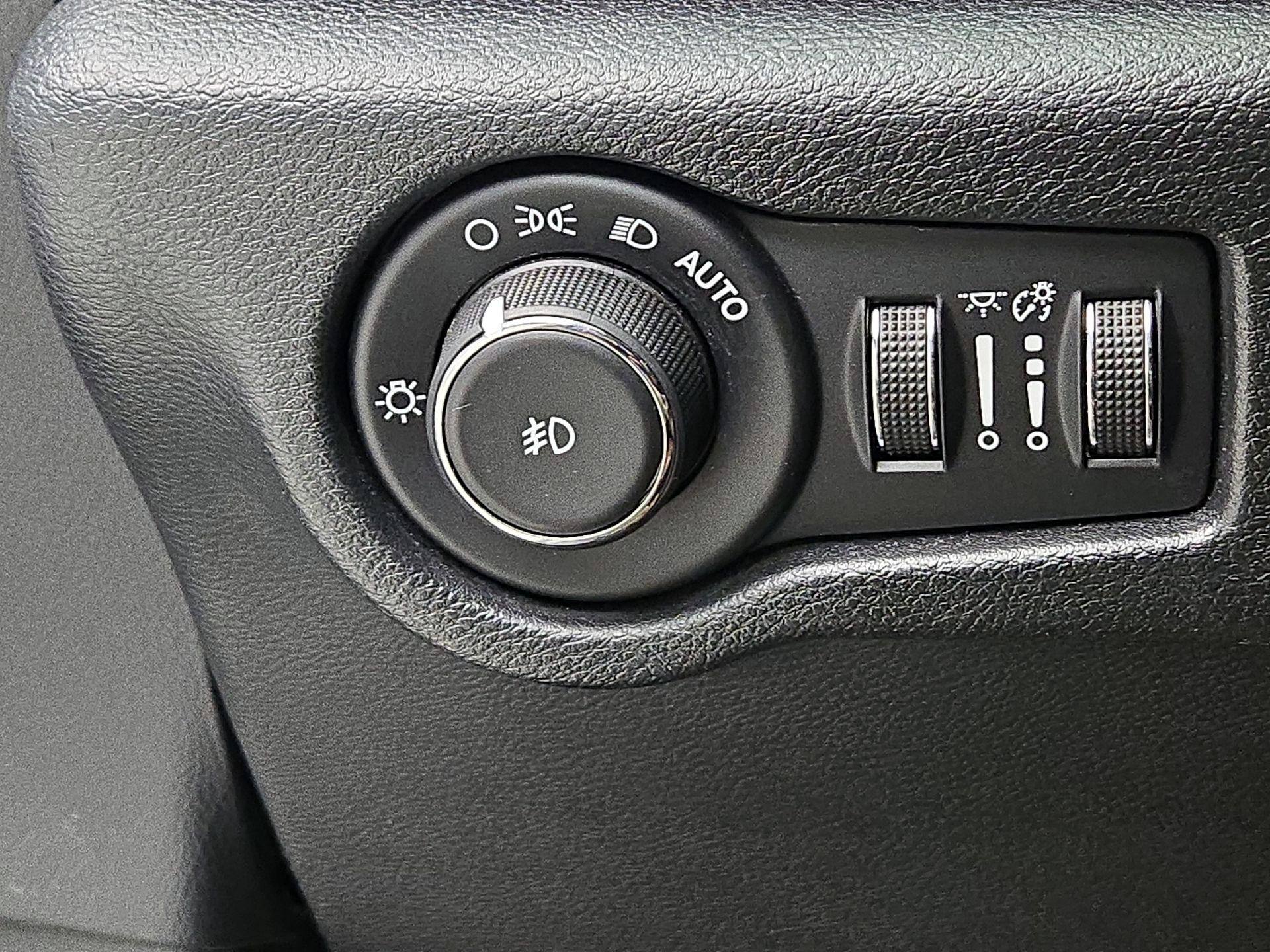Thumbnail: 2017 Chrysler Pacifica - 13