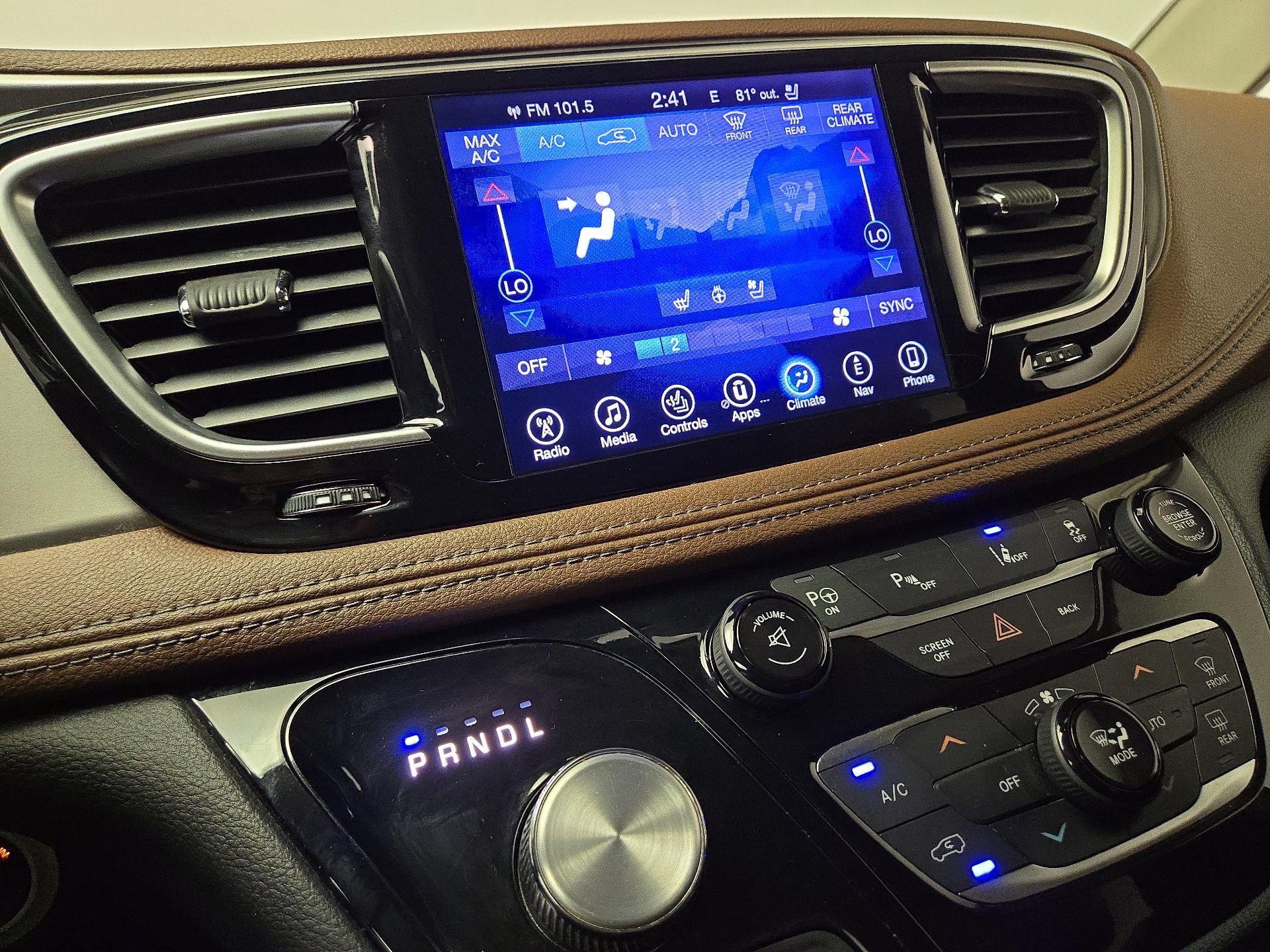 Thumbnail: 2017 Chrysler Pacifica - 17