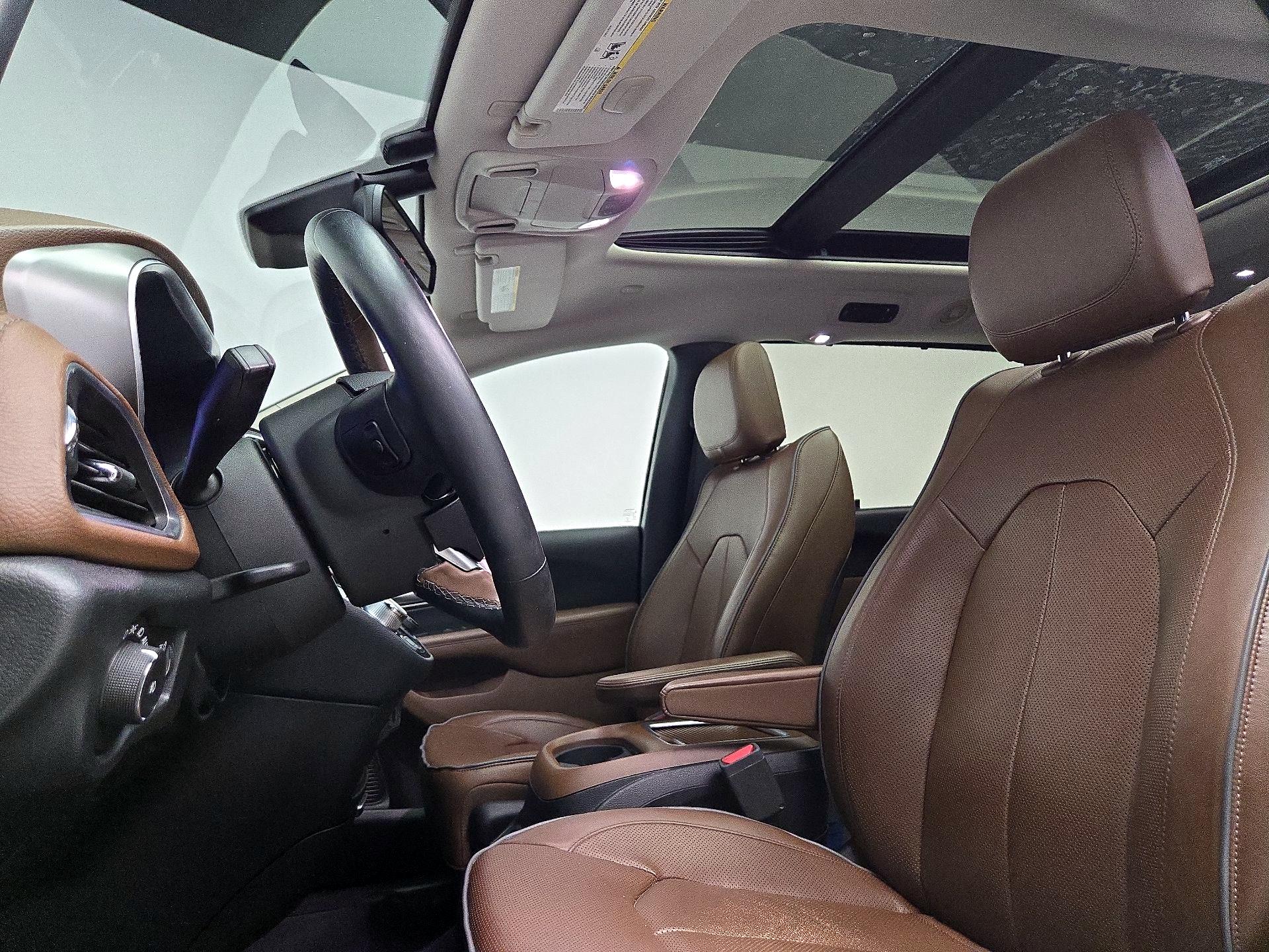 Thumbnail: 2017 Chrysler Pacifica - 20