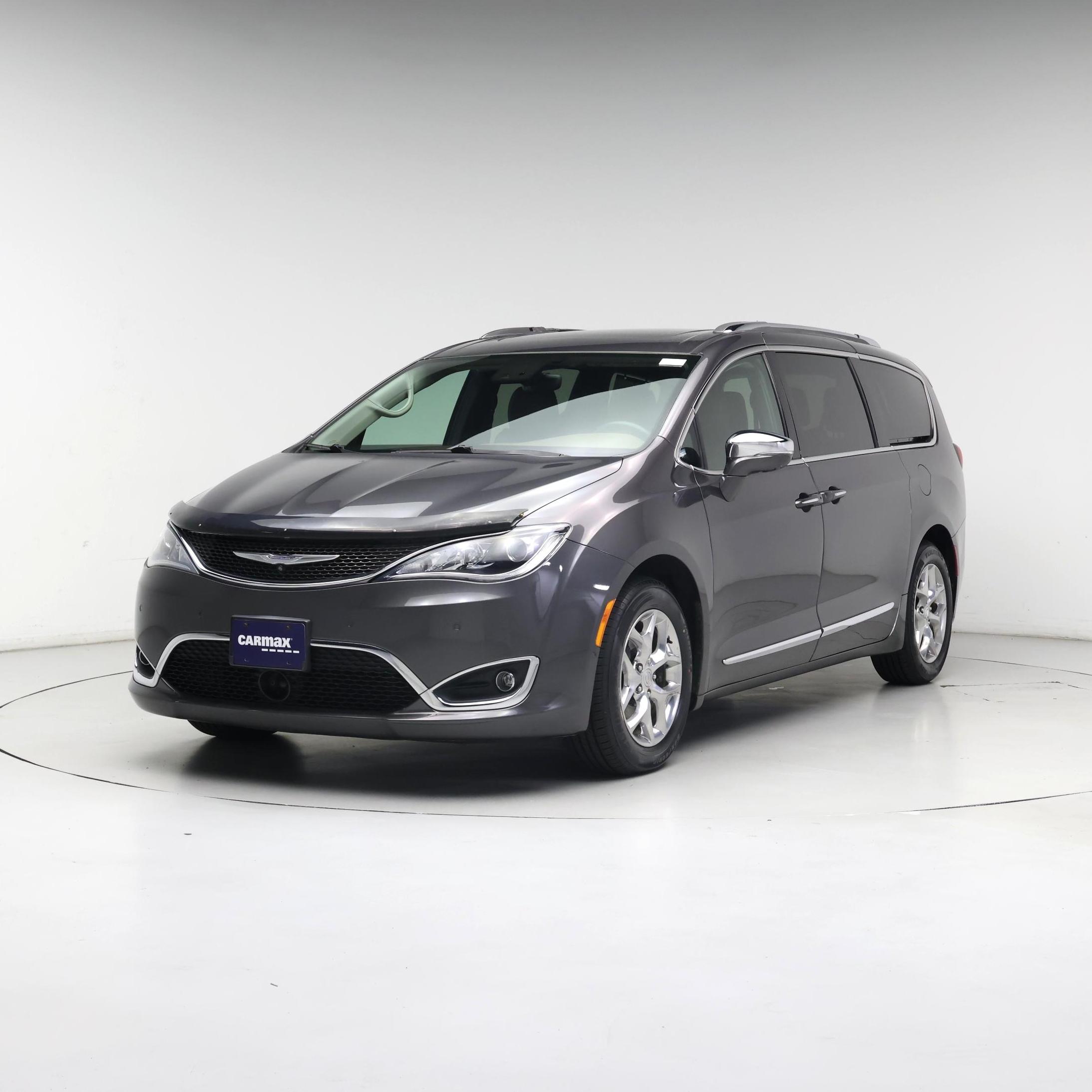 Thumbnail: 2017 Chrysler Pacifica - 4