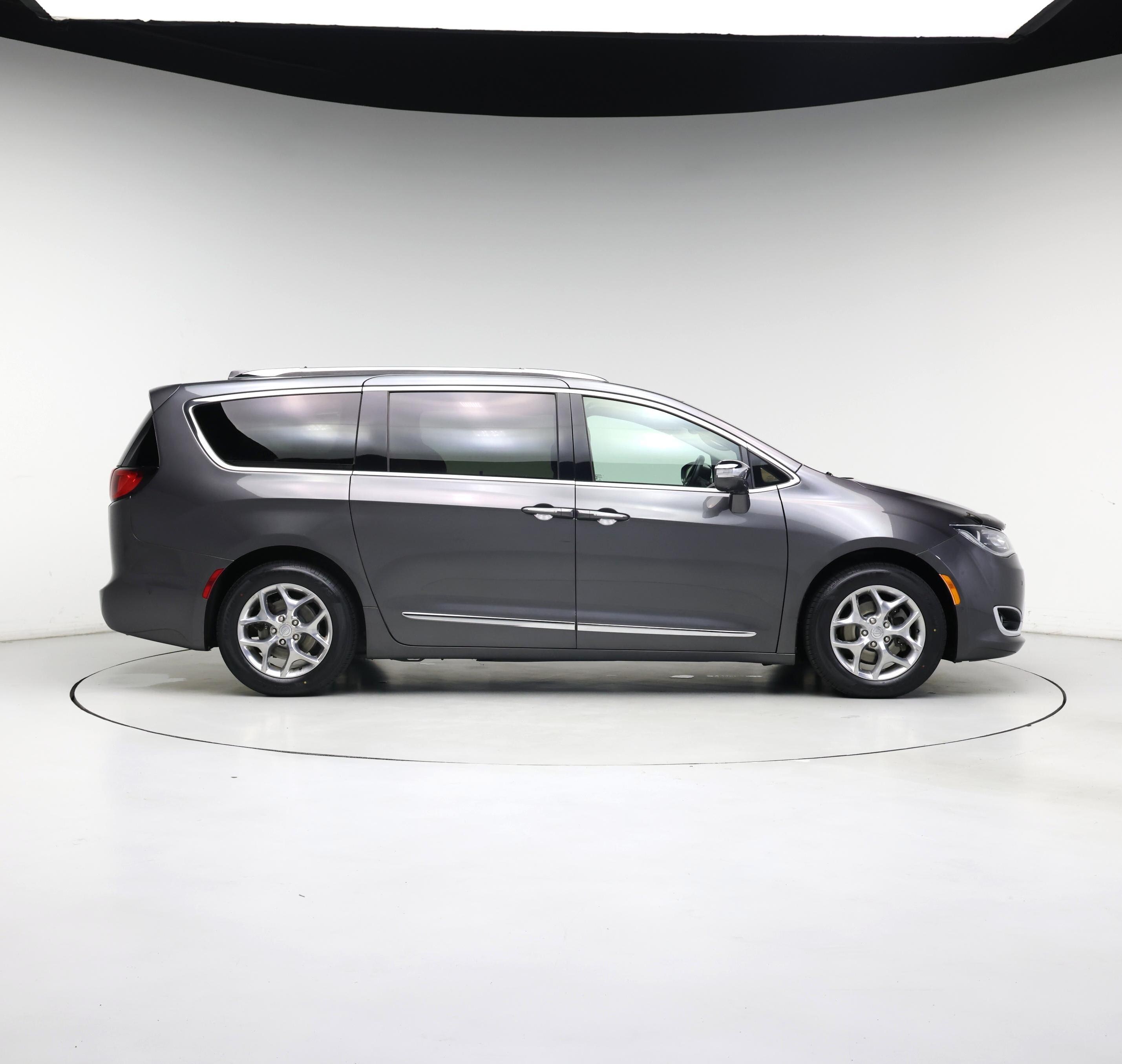 Thumbnail: 2017 Chrysler Pacifica - 7