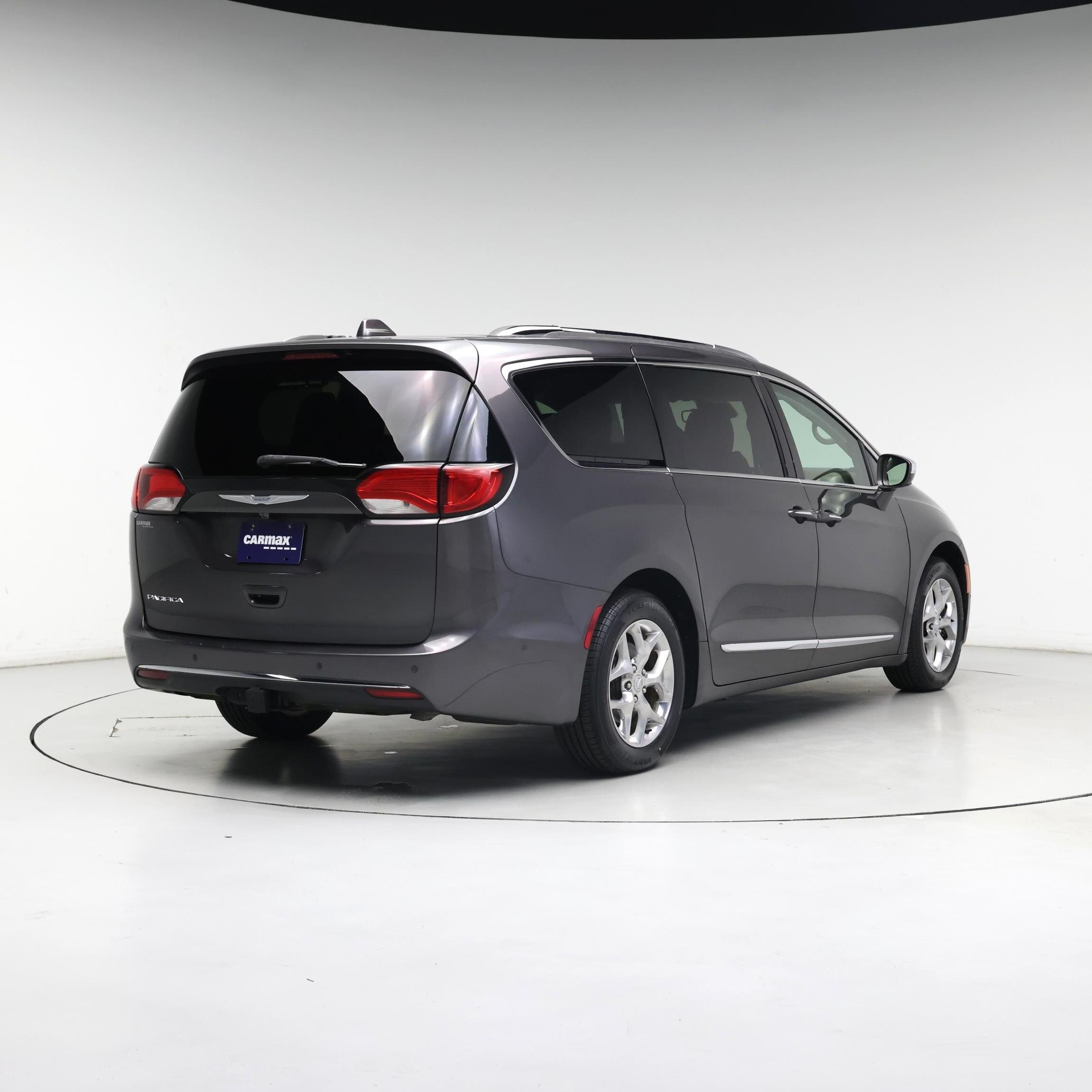 Thumbnail: 2017 Chrysler Pacifica - 8