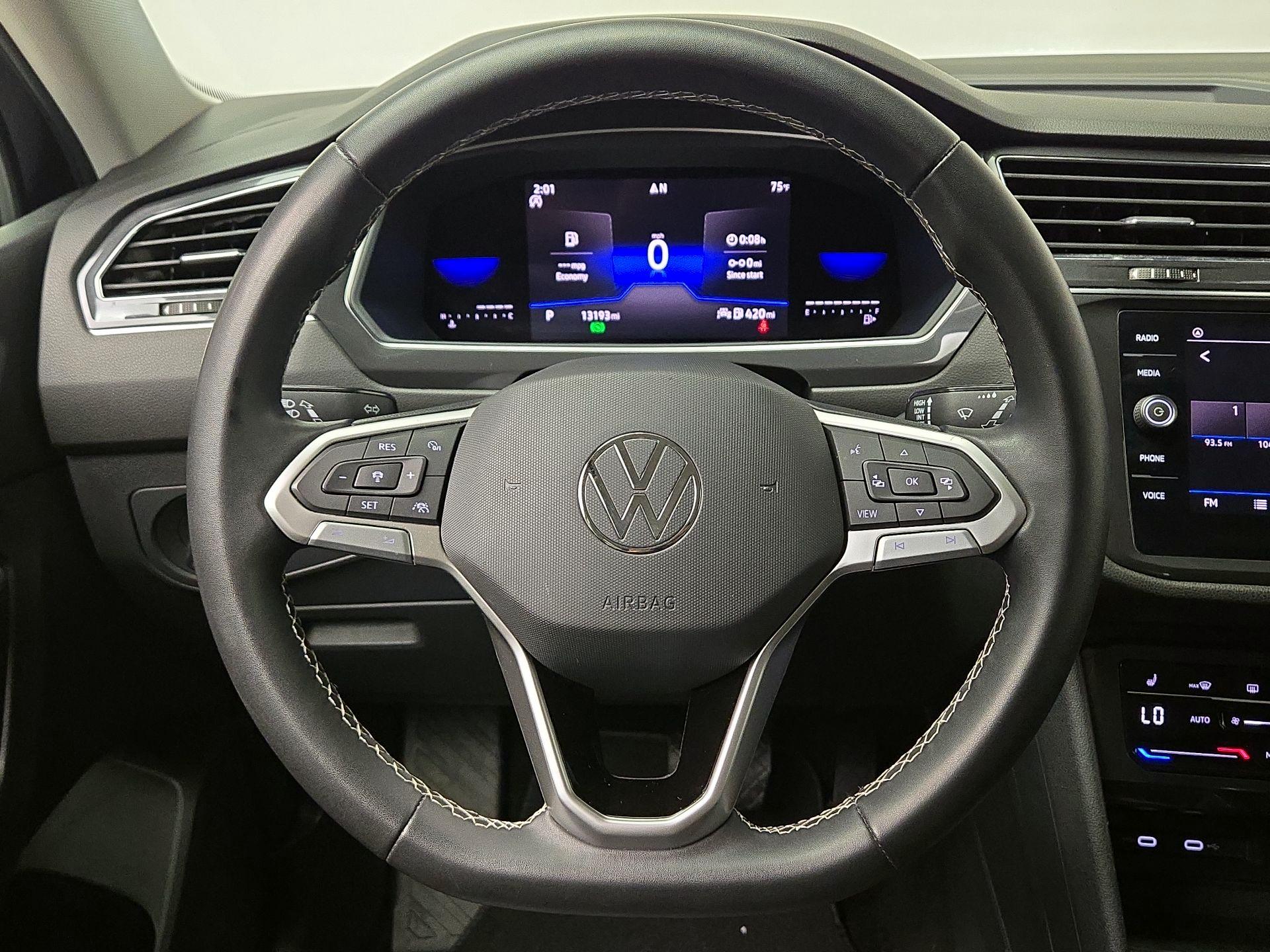 Thumbnail: 2023 Volkswagen Tiguan - 10