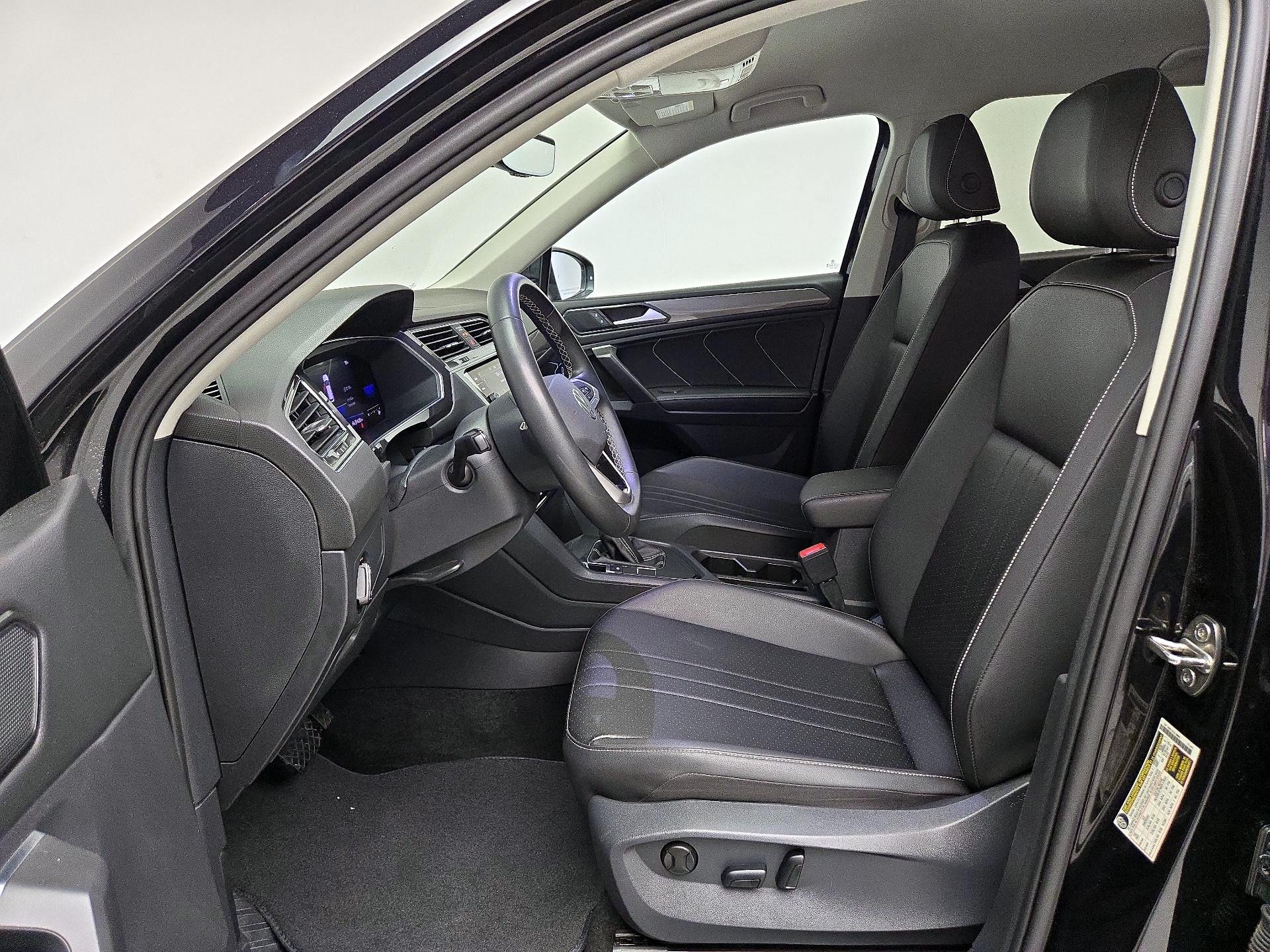 Thumbnail: 2023 Volkswagen Tiguan - 11