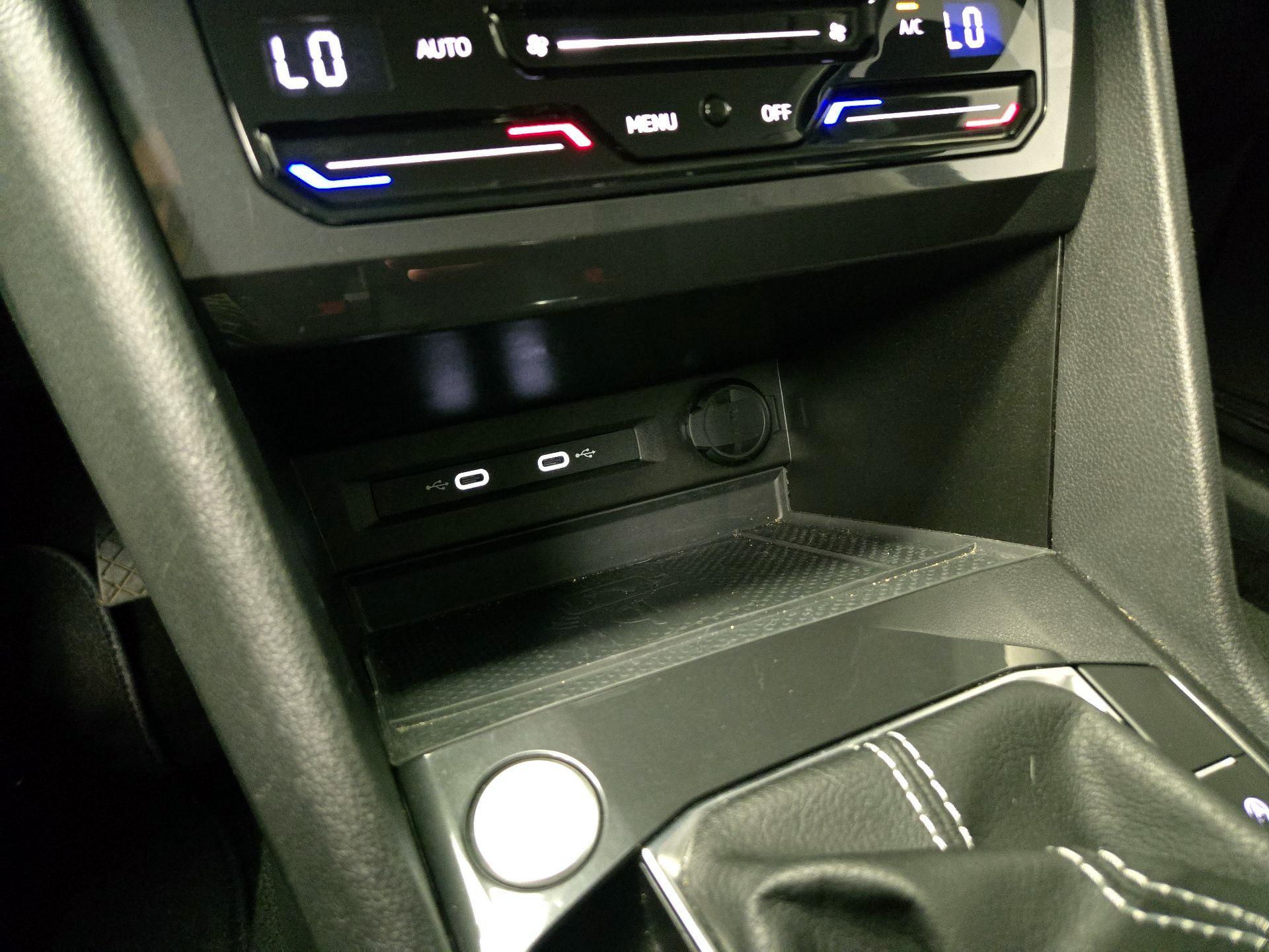 Thumbnail: 2023 Volkswagen Tiguan - 18