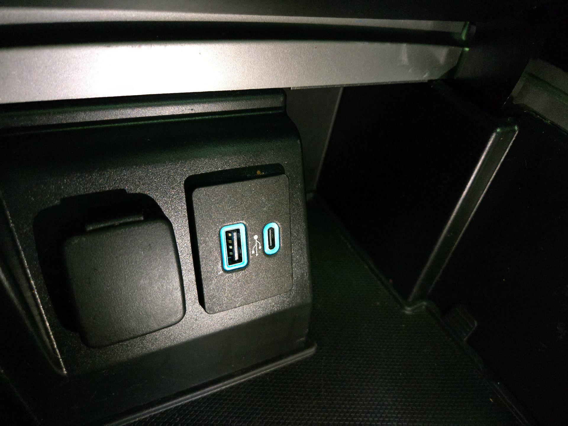 Thumbnail: 2020 Ford Explorer - 19