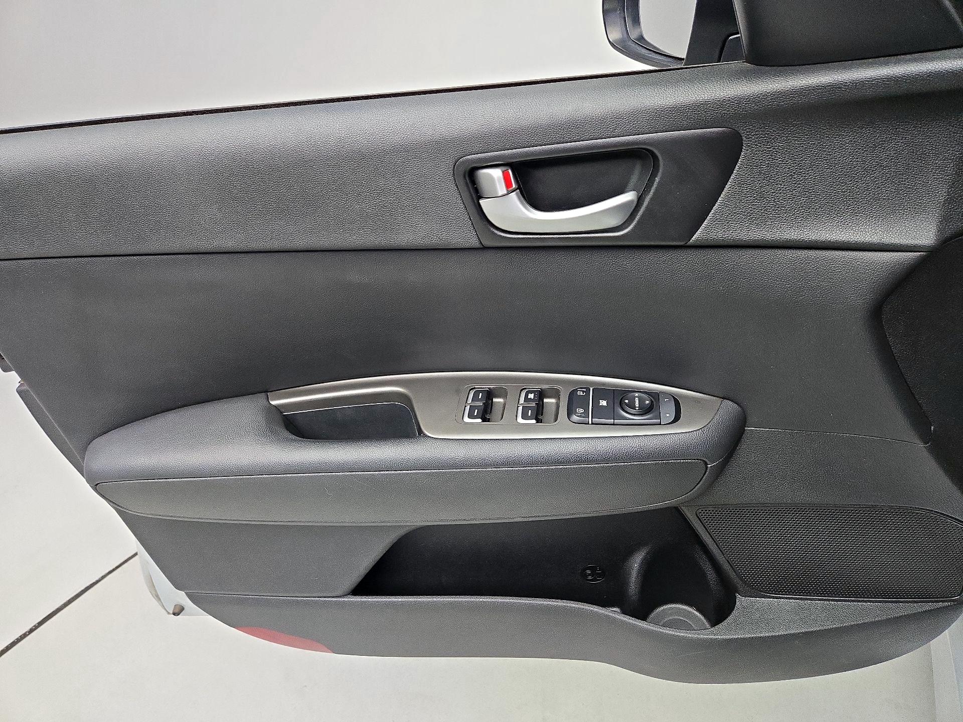 Thumbnail: 2019 Kia Optima - 12