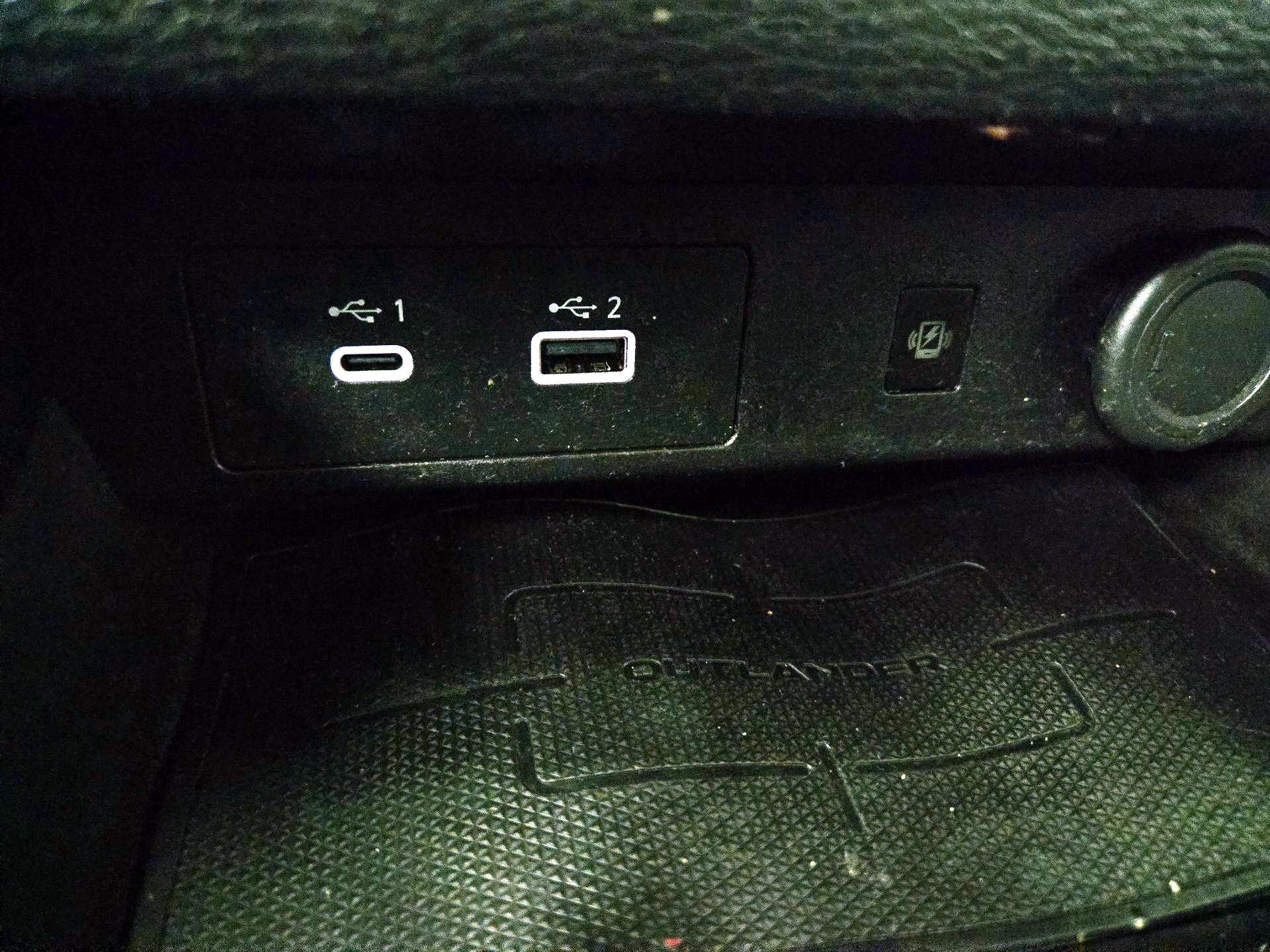 Thumbnail: 2022 Mitsubishi Outlander - 19