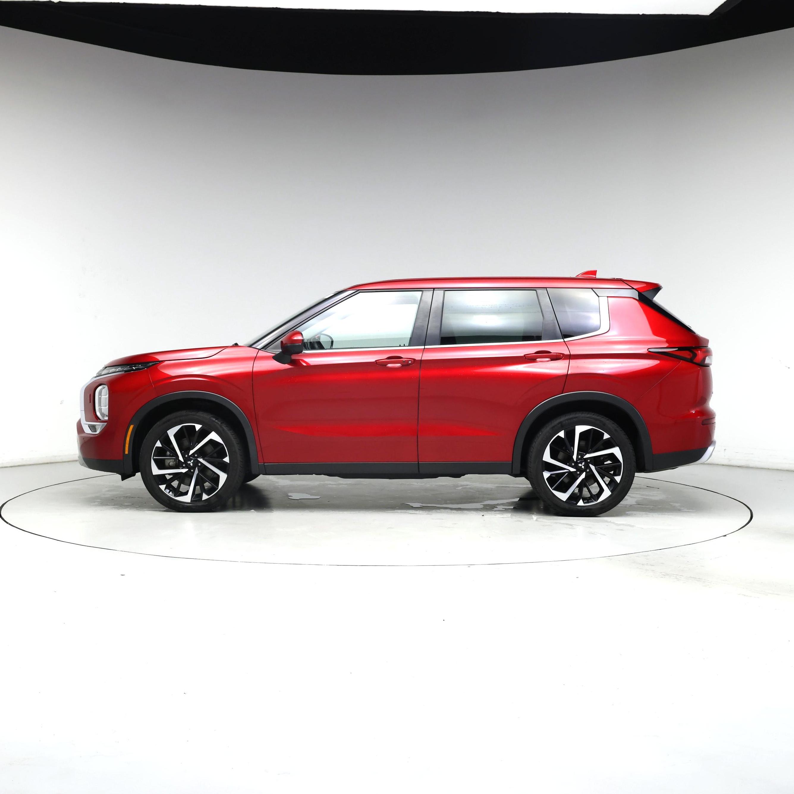 Thumbnail: 2022 Mitsubishi Outlander - 3