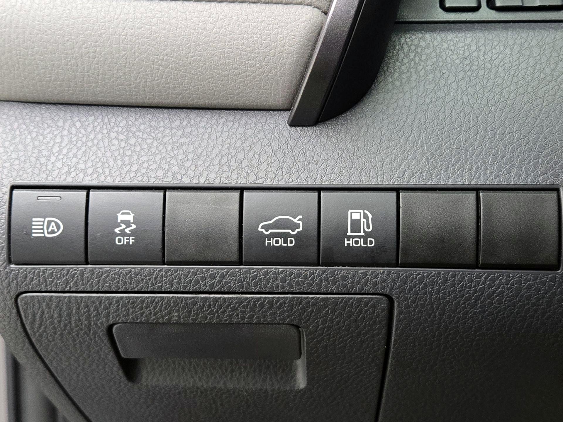 Thumbnail: 2019 Toyota Camry - 13