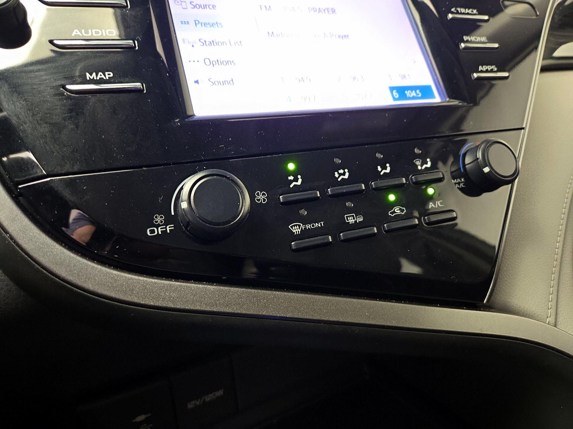 Thumbnail: 2019 Toyota Camry - 16
