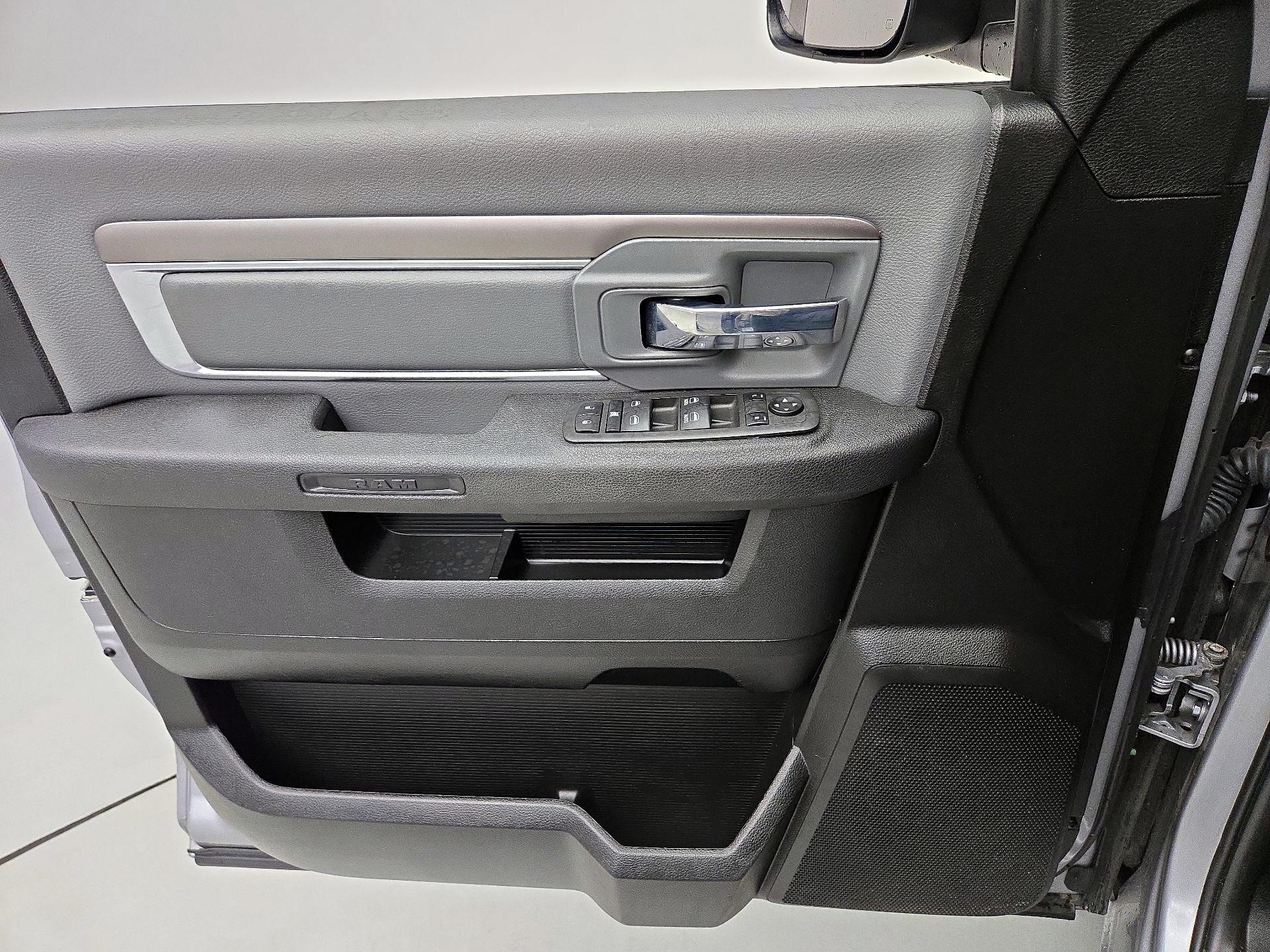 Thumbnail: 2022 RAM 1500 Classic - 12
