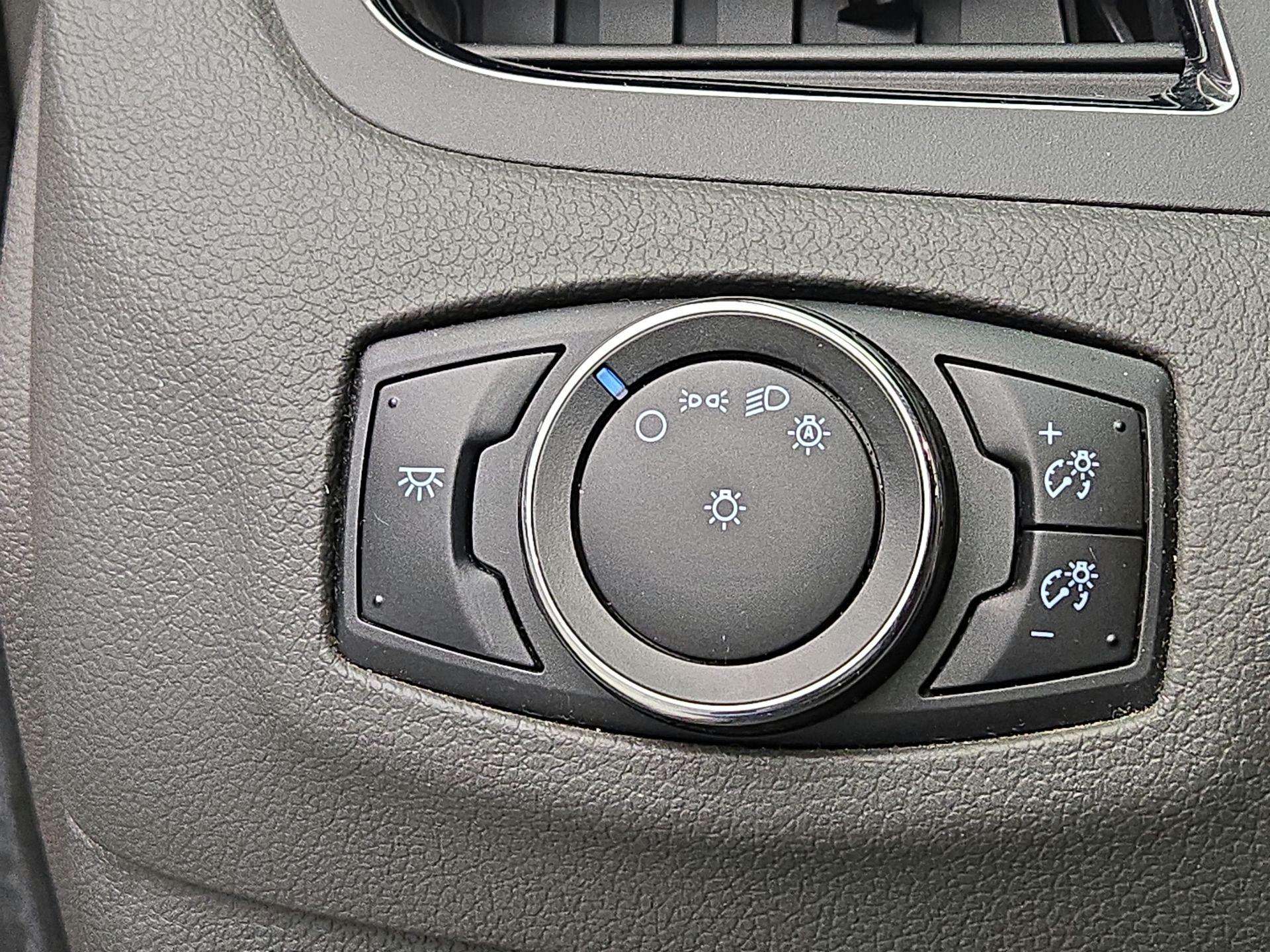 Thumbnail: 2014 Ford Edge - 13