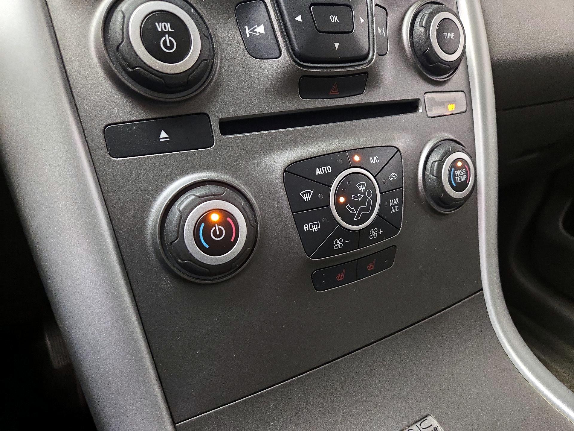 Thumbnail: 2014 Ford Edge - 16