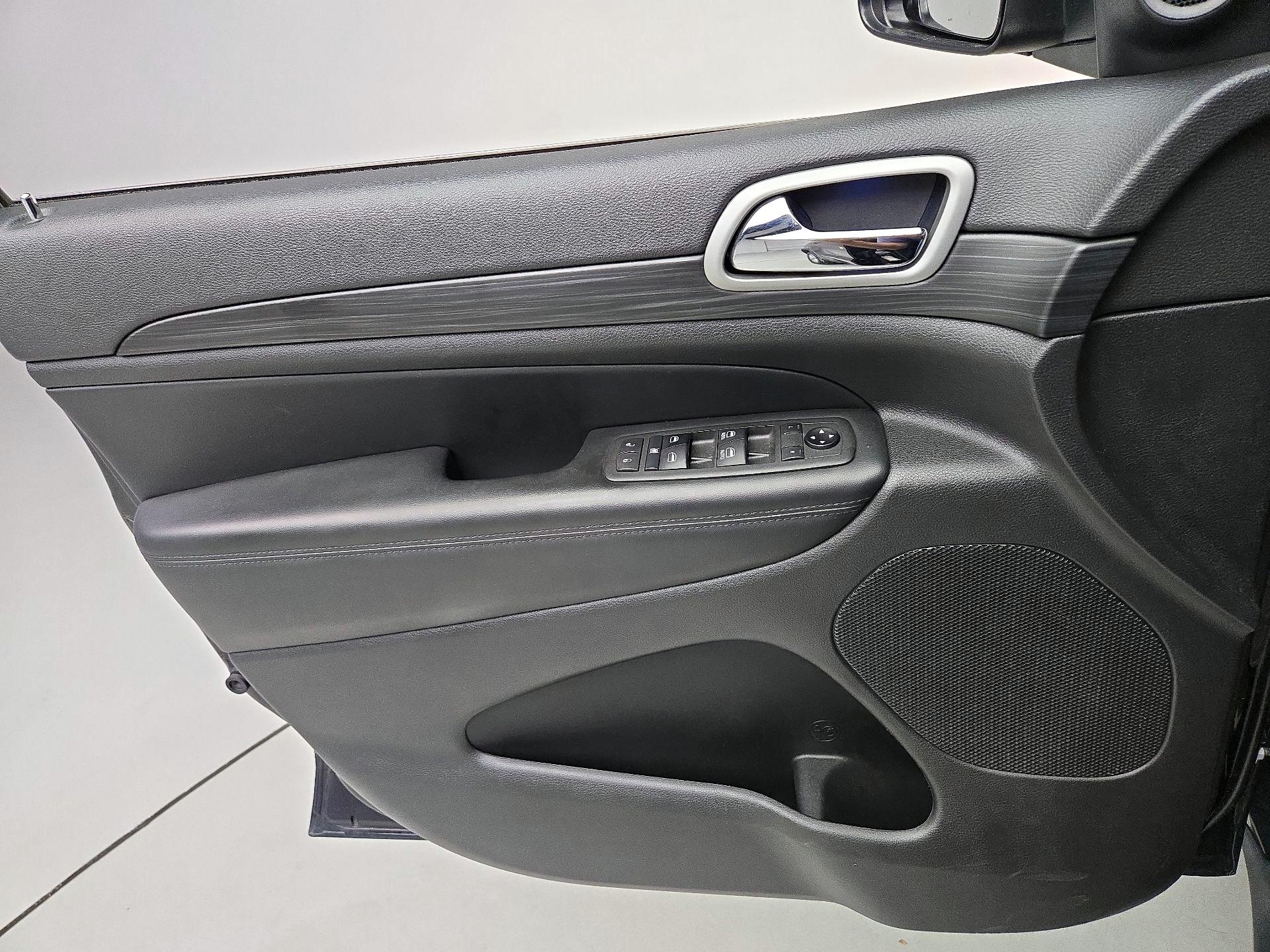 Thumbnail: 2021 Jeep Grand Cherokee - 12