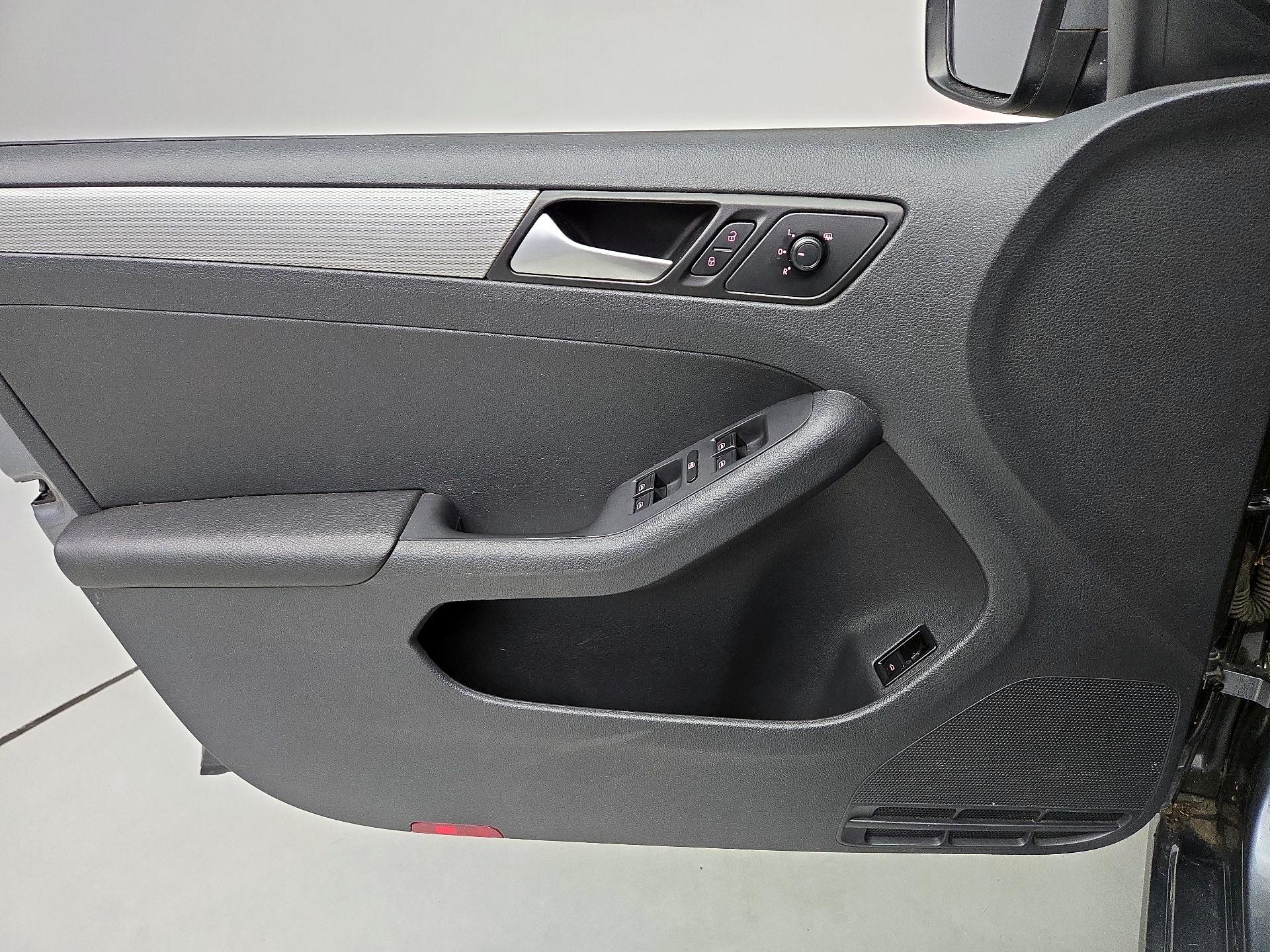 Thumbnail: 2017 Volkswagen Jetta - 12