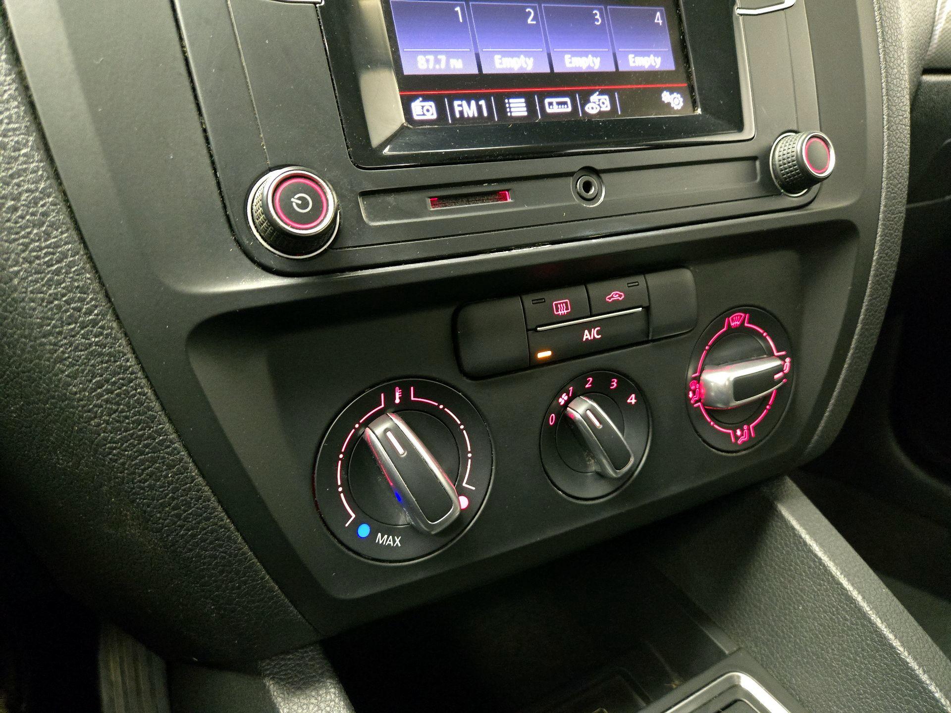 Thumbnail: 2017 Volkswagen Jetta - 16