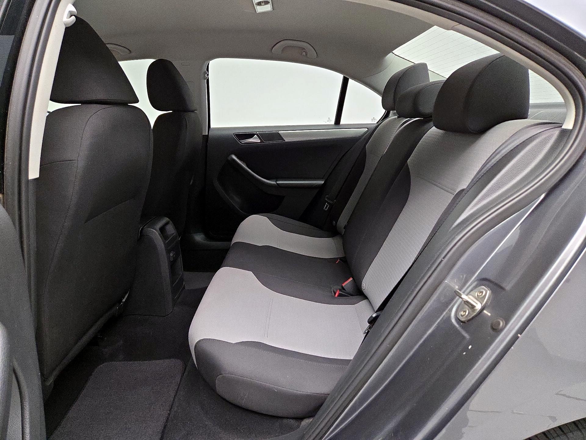 Thumbnail: 2017 Volkswagen Jetta - 19